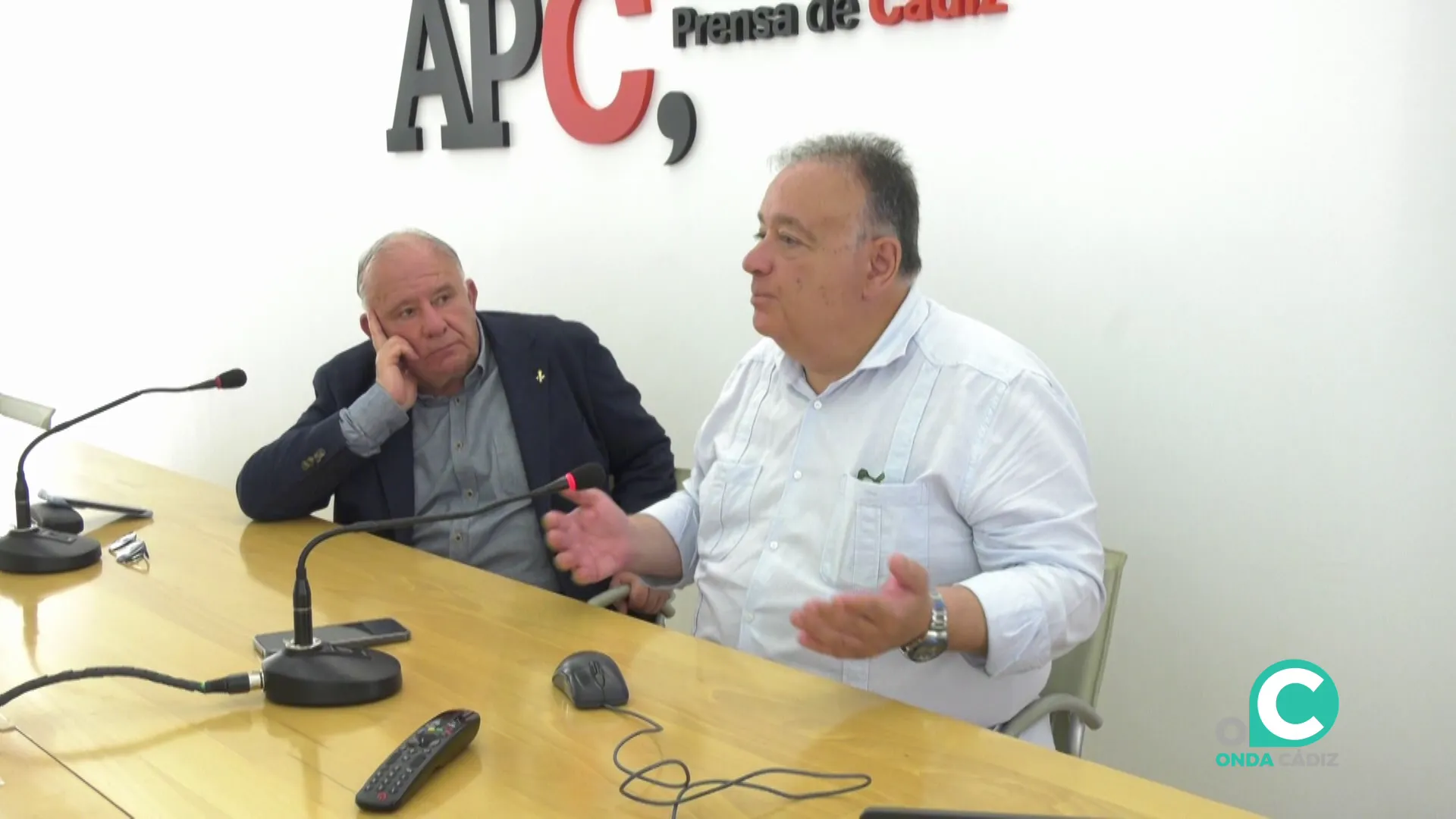 Un momento del acto con los dos intervinientes