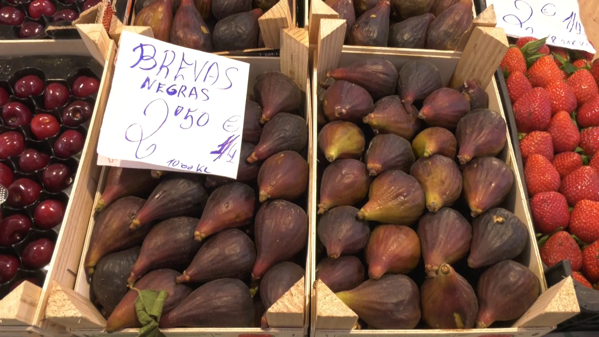 Imagen de un puesto de frutas del Mercado Central de Cádiz.