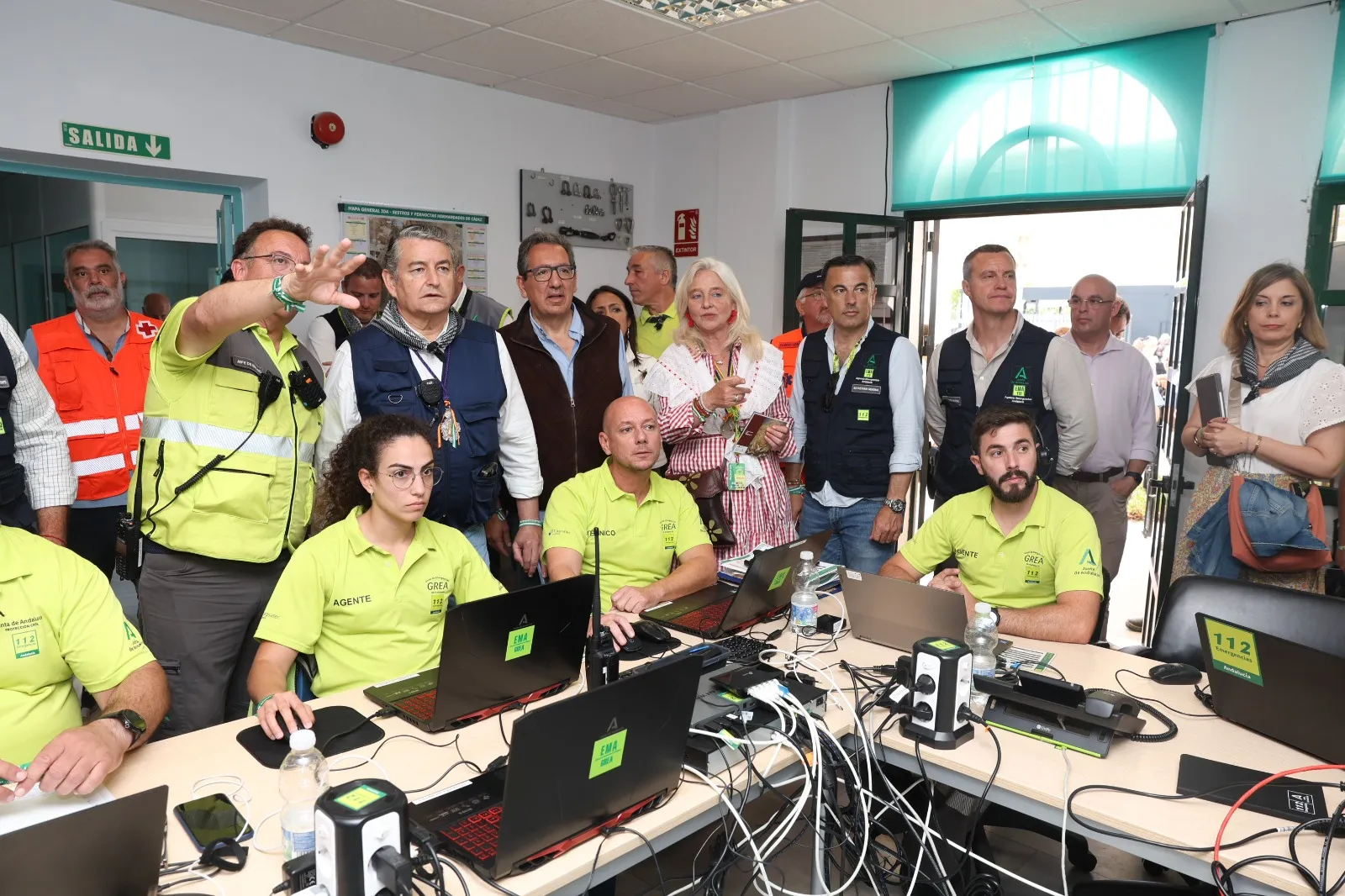 Imagen de la isita del consejero de la Presidencia, Interior, Diálogo Social y Simplificación Administrativa al PMA instalado en Bajo de Guía.