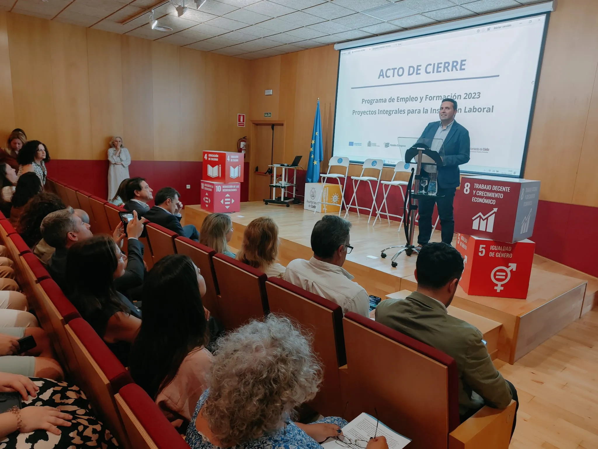 Imagen de la clausura del Programa de Empleo y Formación correspondiente a la convocatoria de 2023 y del Programa 'T-Acompañamos'.