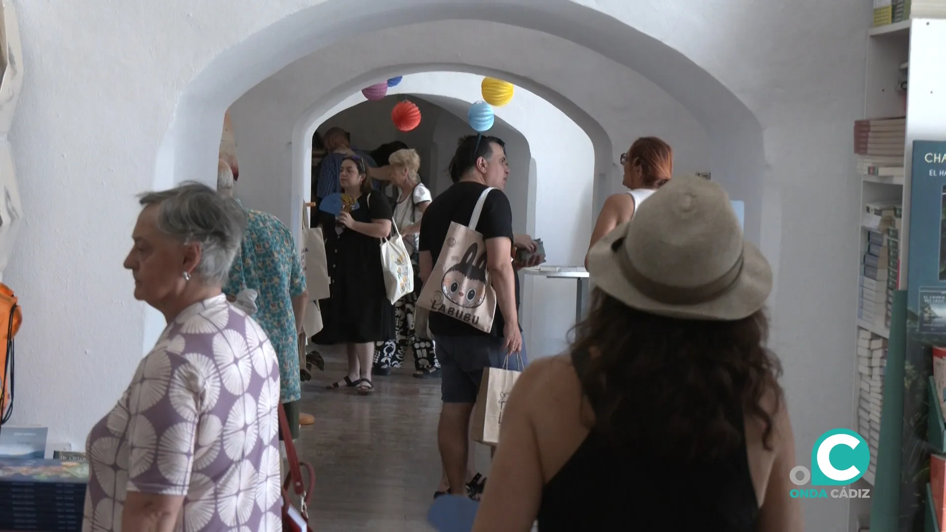 La feria del Libro de Cádiz vive su tercera jornada en el Bauarte de la Candelaria. 