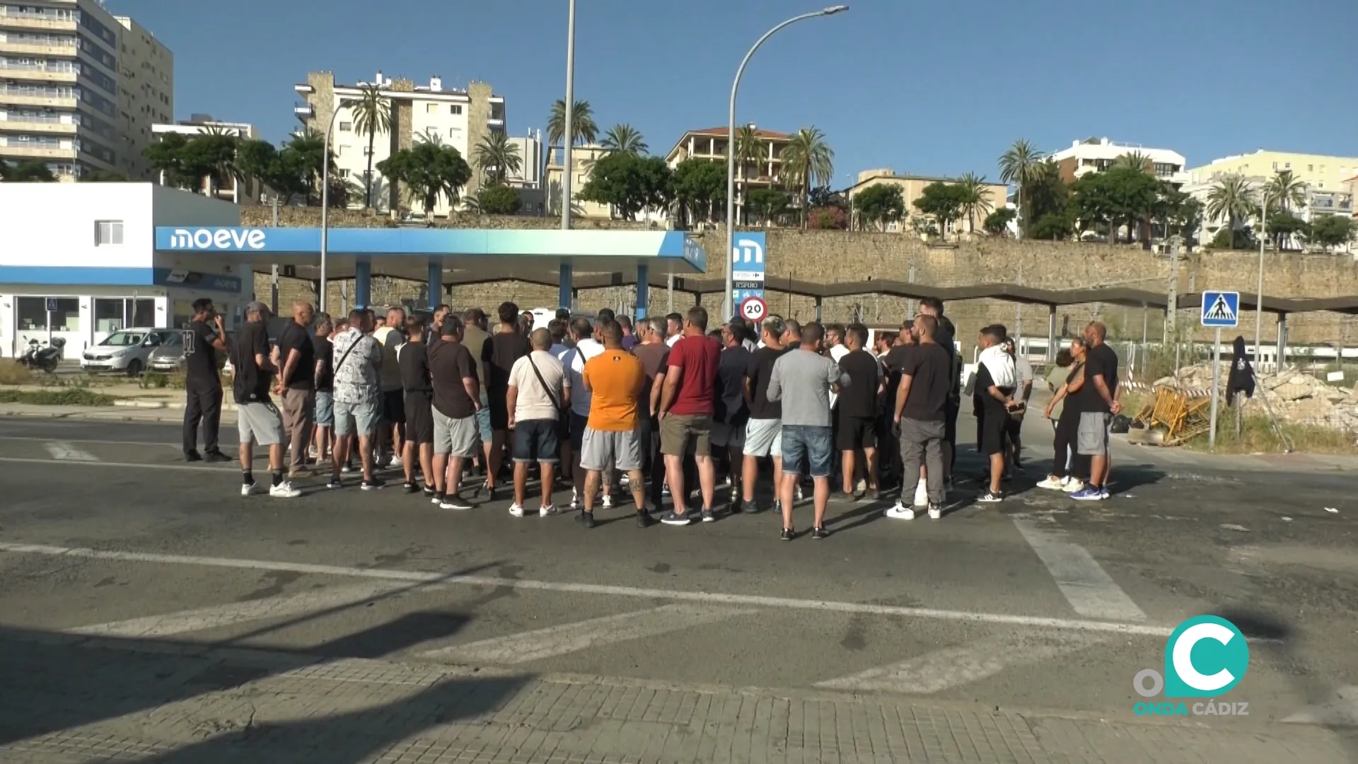 Concentración de los trabajadores del sector del metal en Cádiz en la mañana de este jueves. 