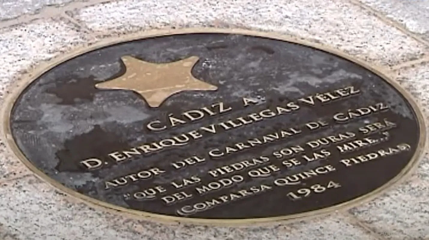 El Ayuntamiento saca a licitación las cuatro nuevas placas en bronce para el Paseo de la Fama del Carnaval.