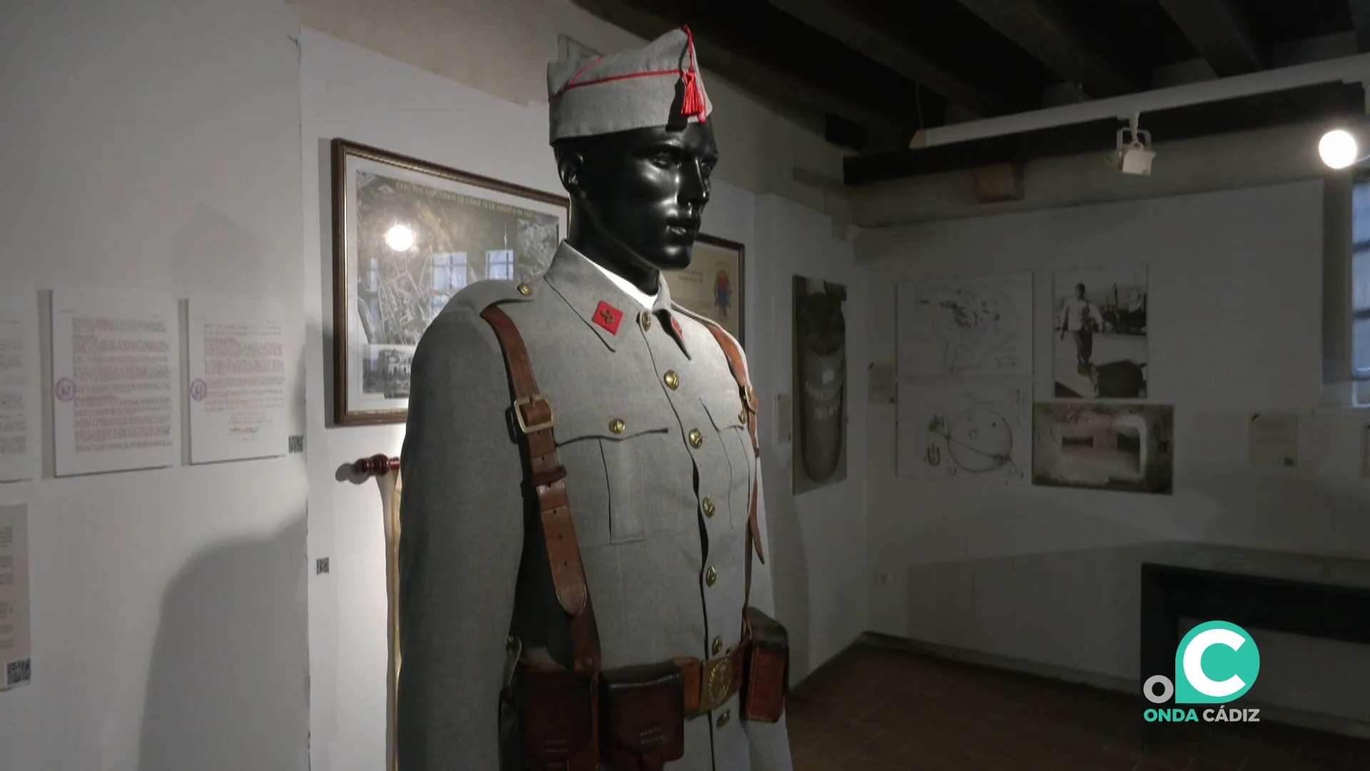 Imagen del uniforme histórico, utilizado entre 1935 y principios de la década de los 60, diseñado por el sastre Vicente Cerezo Casal.