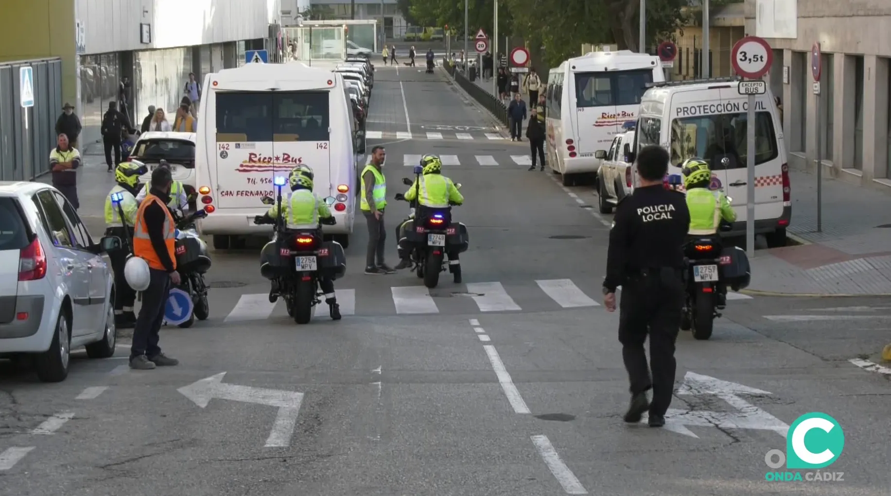 Agentes patrullando por al ciudad en una imagen de archivo