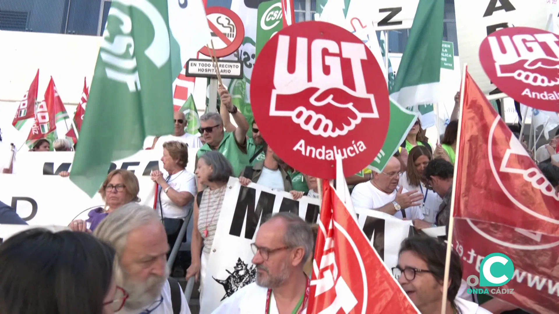 Un momento de la movilización de este jueves en la avenida principal de la capital gaditana