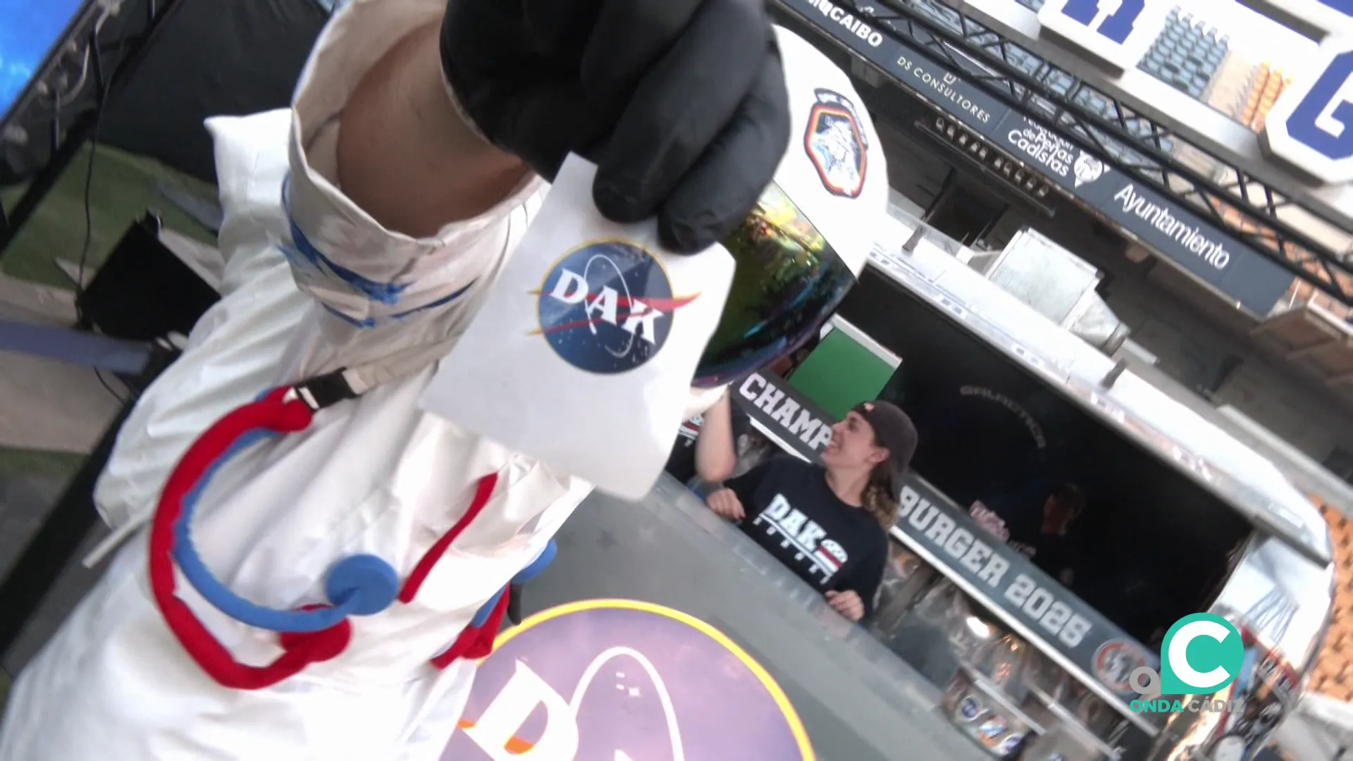 Distintos personajes y actividades amenizan el espacio de encuentro a los visitantes