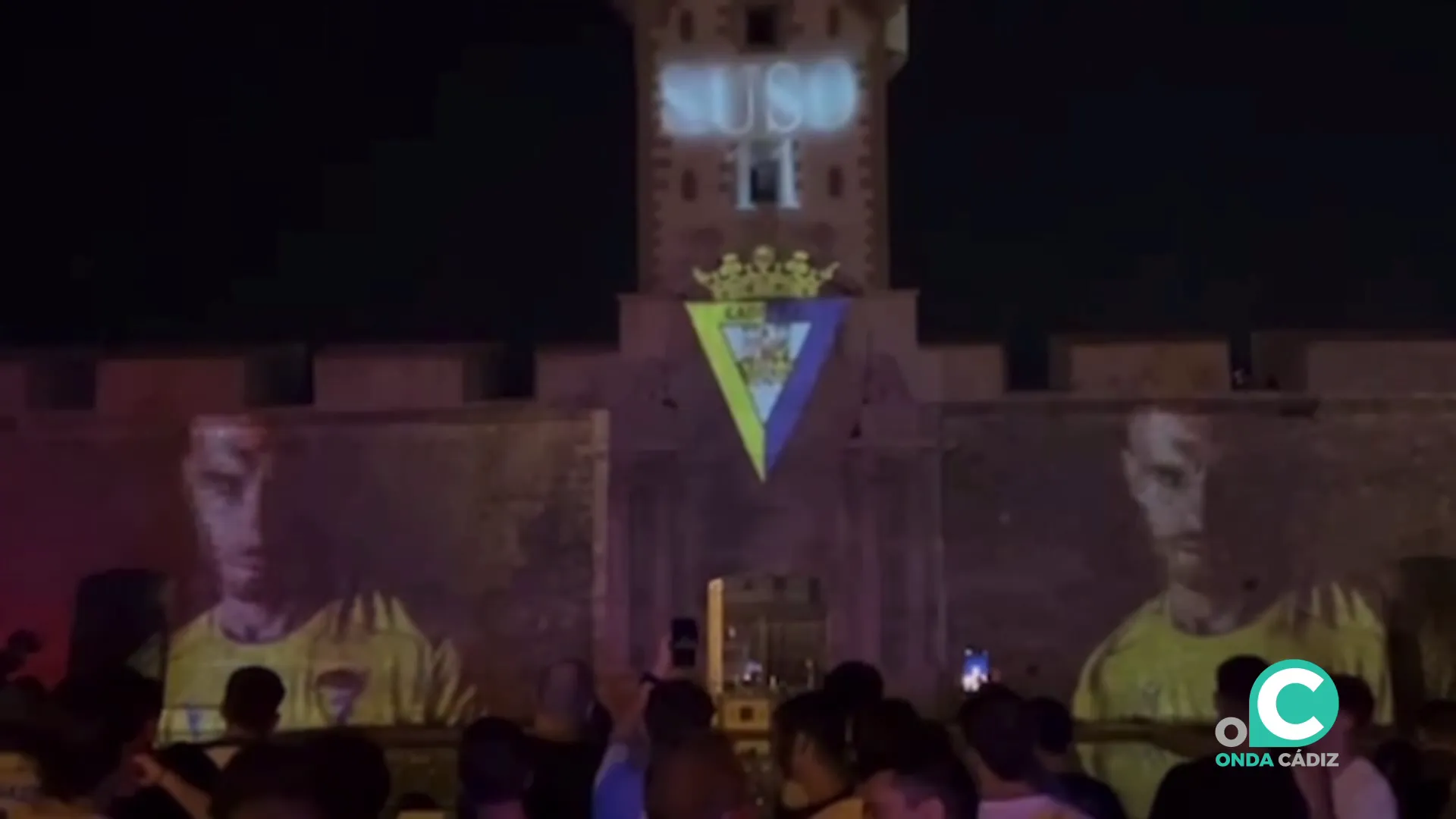 Muchos aficionados se acercaron al singular espectáculo en el patrimonial espacio de la capital gaditanana