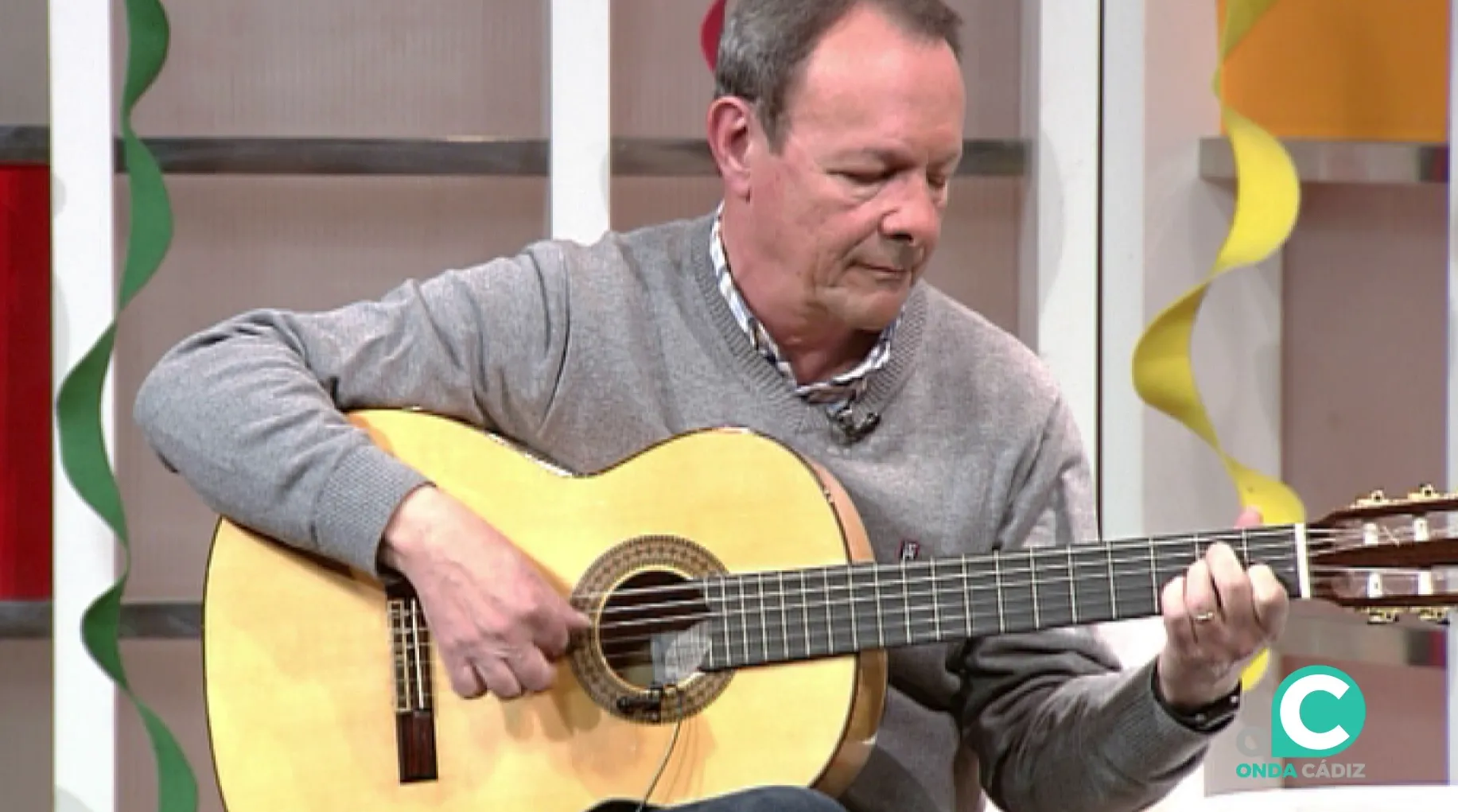 Guimerá durante toda su trayectoria laboral, ha ejercido de profesor de guitarra clásica