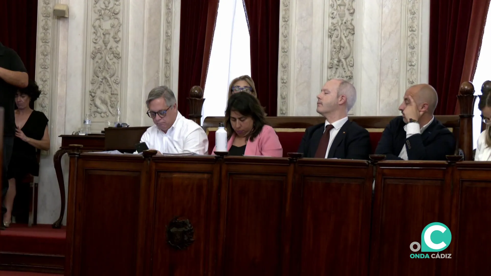 Bancada del grupo municipal socialista durante el desarrollo de un Pleno en el Ayuntamiento