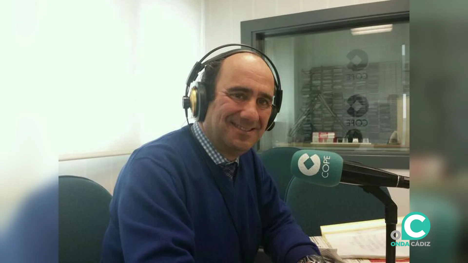 Bernal ha sido colaborador de la Cadena COPE durante décadas en la cobertura del Carnaval y de la Semana Santa