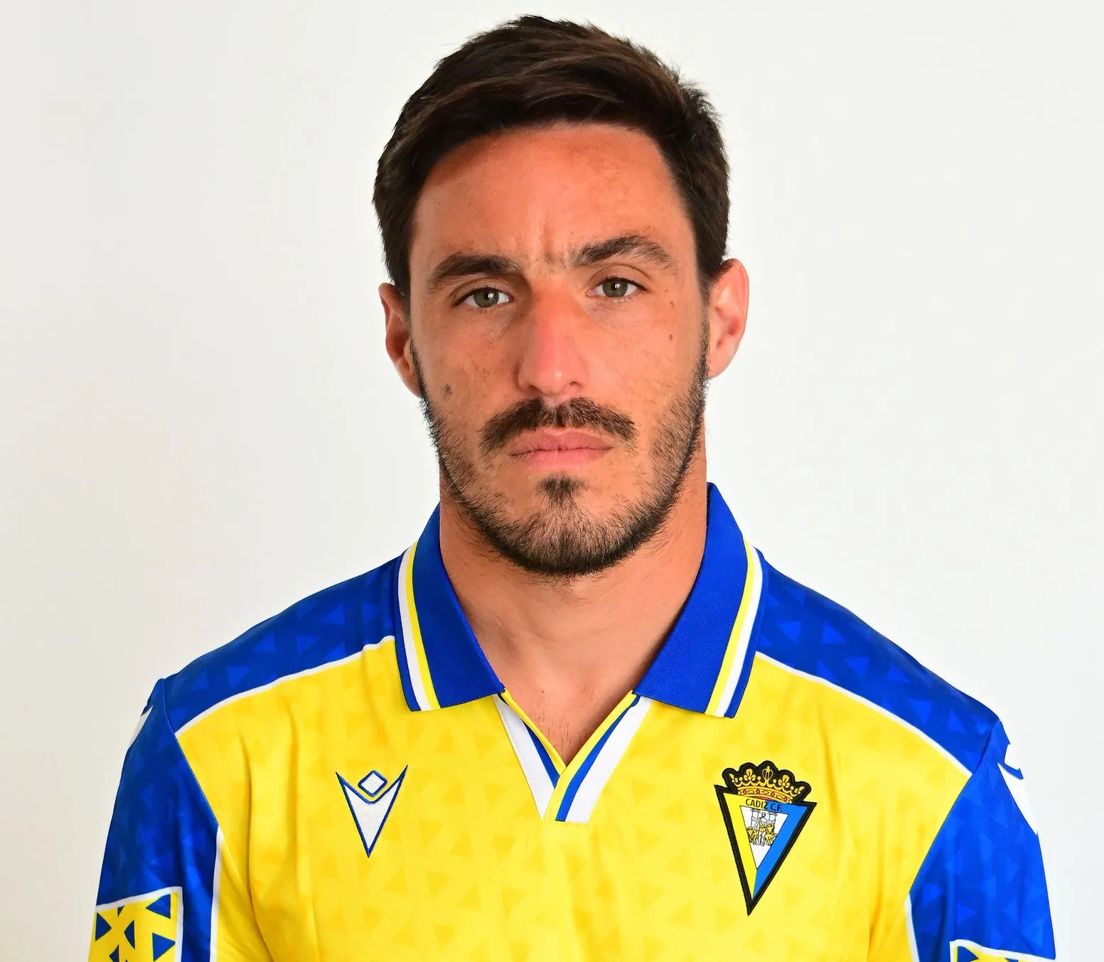 Carcelén seguirá vistiendo de amarillo dos años más