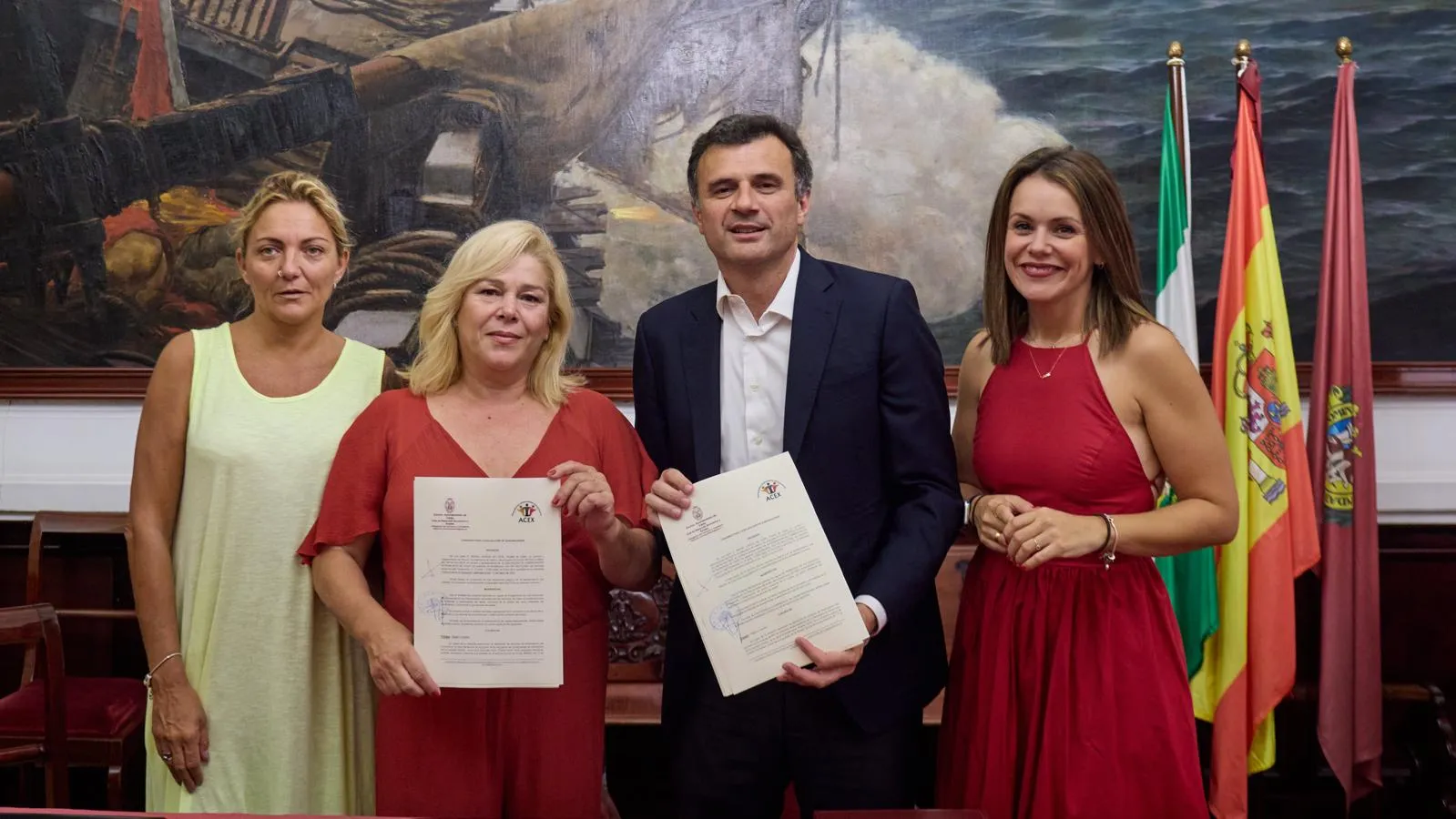 Imagen de la firma del convenio entre Ayuntamiento y ACEX.