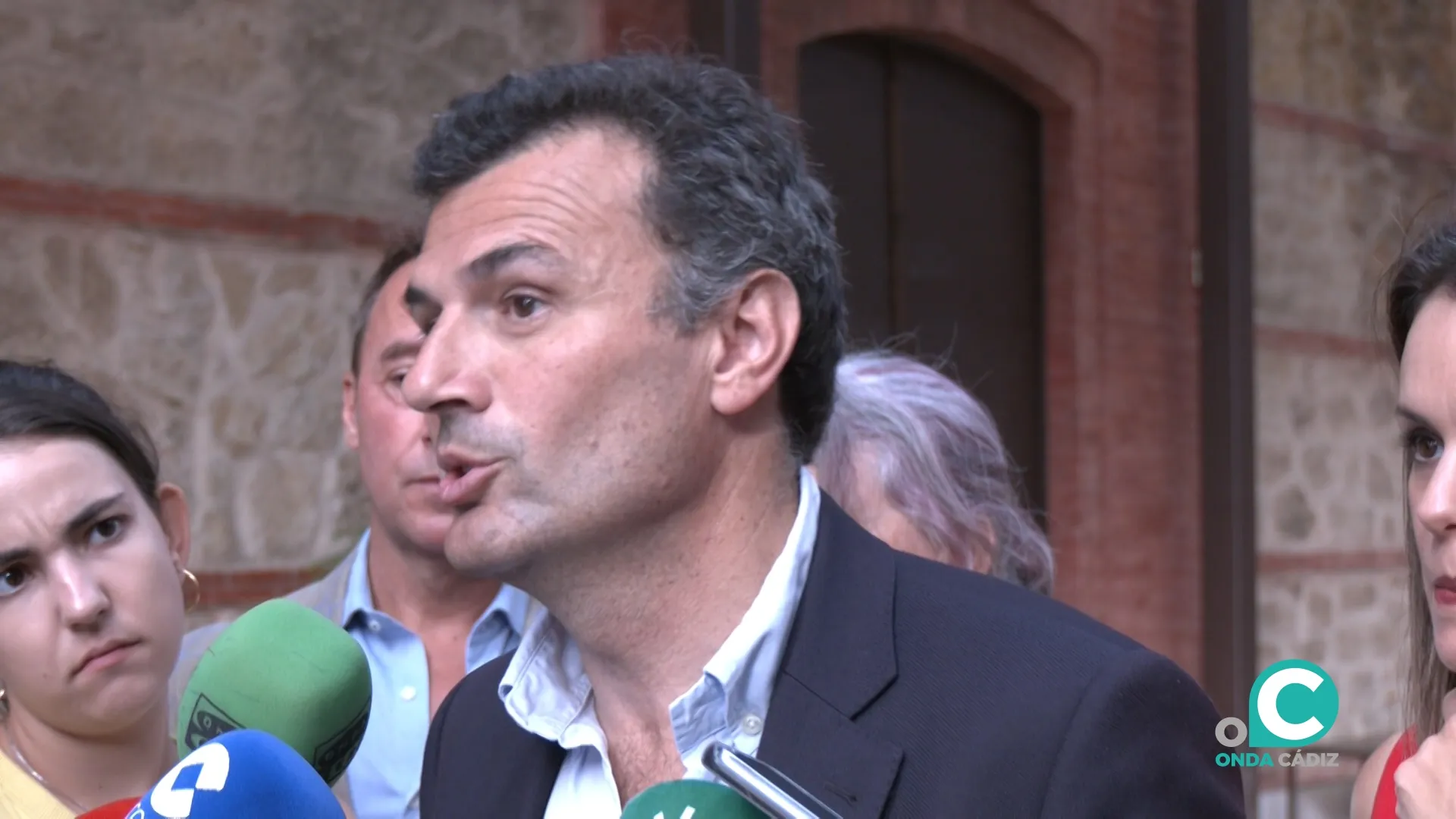 El alcalde de Cádiz, Bruno García, atendiendo este martes a los medios de comunicación.