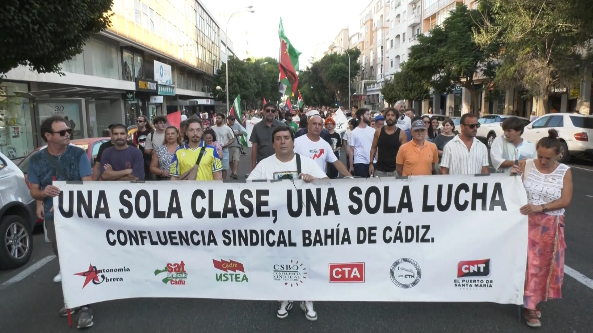 Los trabajadores han recorrido la avenida principal hasta el Ayuntamiento.