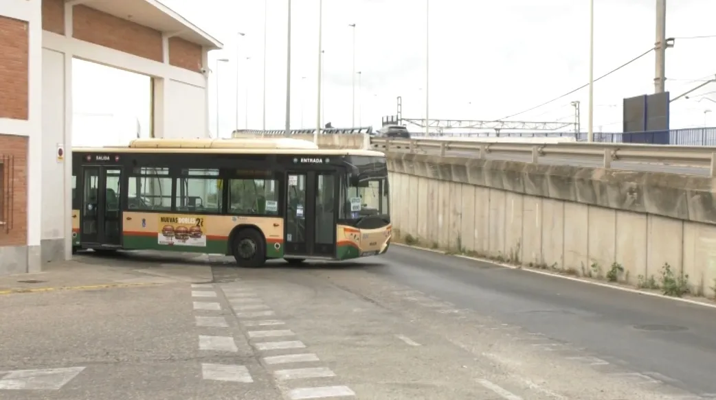 Los trabajadores del transporte urbano agradecen la comprensión de los usuarios en el tercer día de huelga.