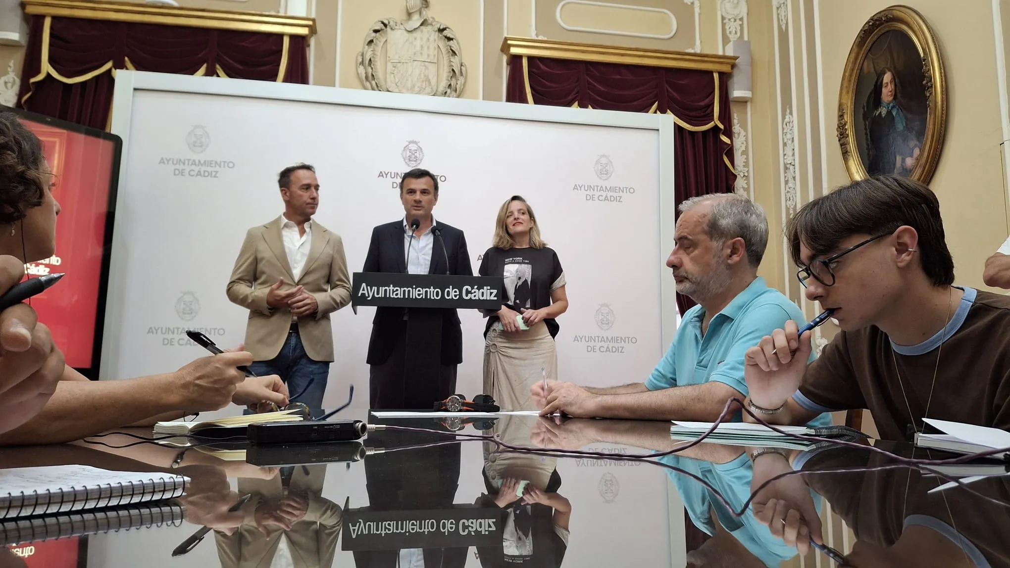 El alcalde de Cádiz, Bruno García, en rueda de prensa en el Ayuntamiento. 