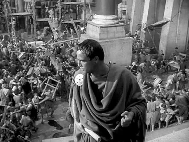 Marlon Brando interpreta a Marco Antonio en uno de sus papeles más recordados