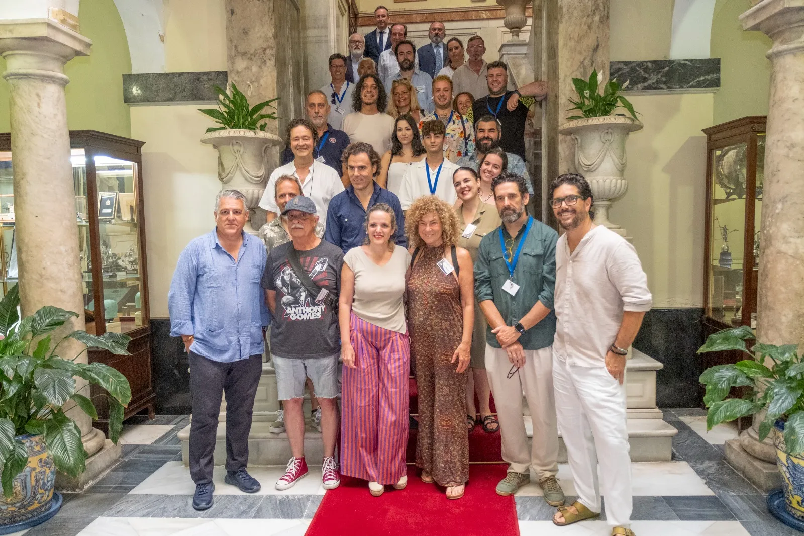 Los protagonistas tras el acto de presentación en el Ayuntamiento de Cádiz este jueves