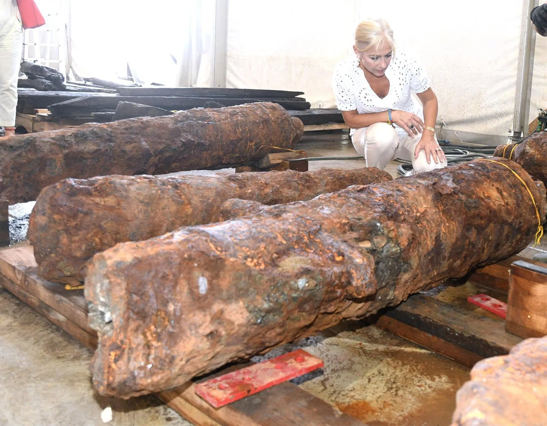 Cañones que fueron reutilizados como lastre y localizados en el pecio