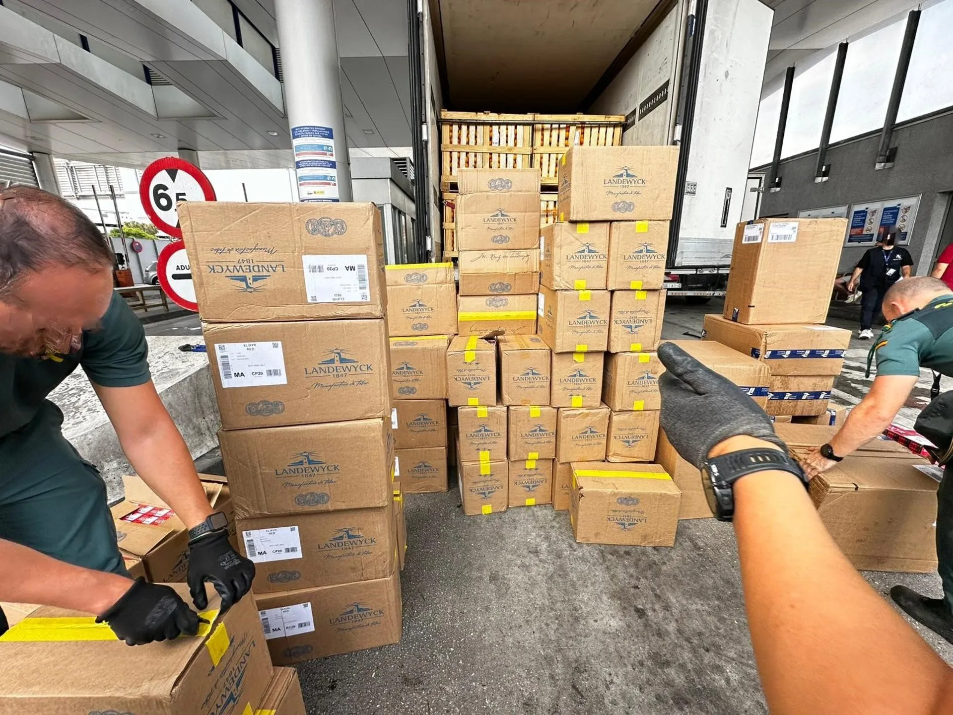 Tabaco de contrabando intervenido en el puerto de Algeciras.