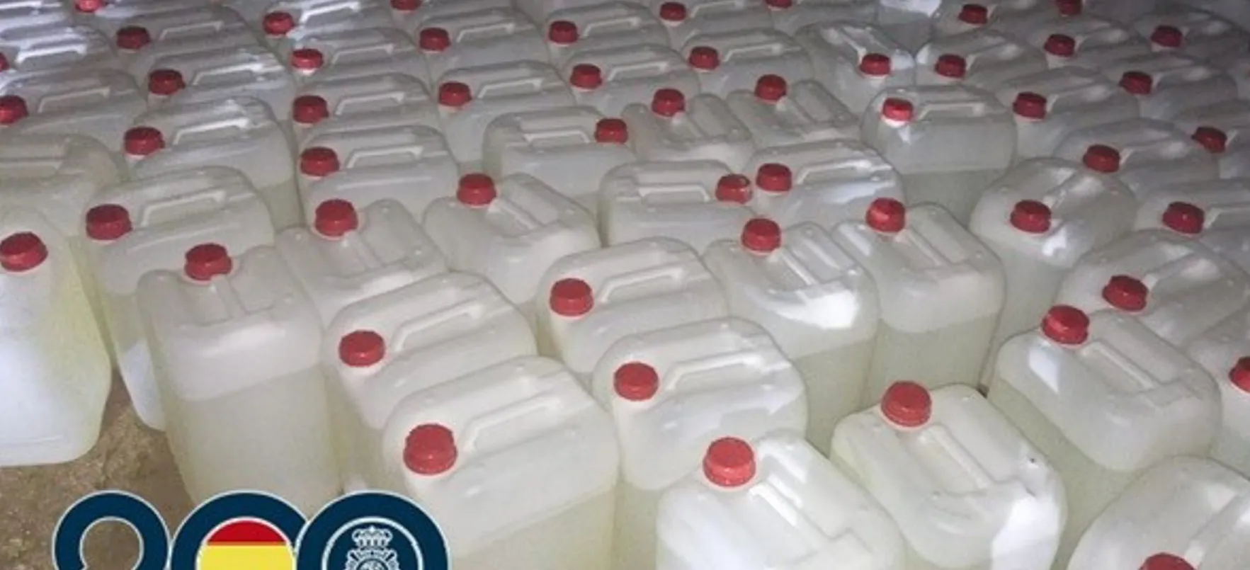 Petacas incautadas con gasolina para suministrar a las narcolancha