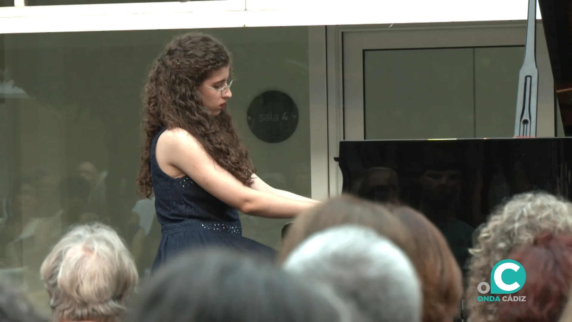 Concierto de Carla Román en el Espacio de Cultura Contemporánea de Cádiz. 