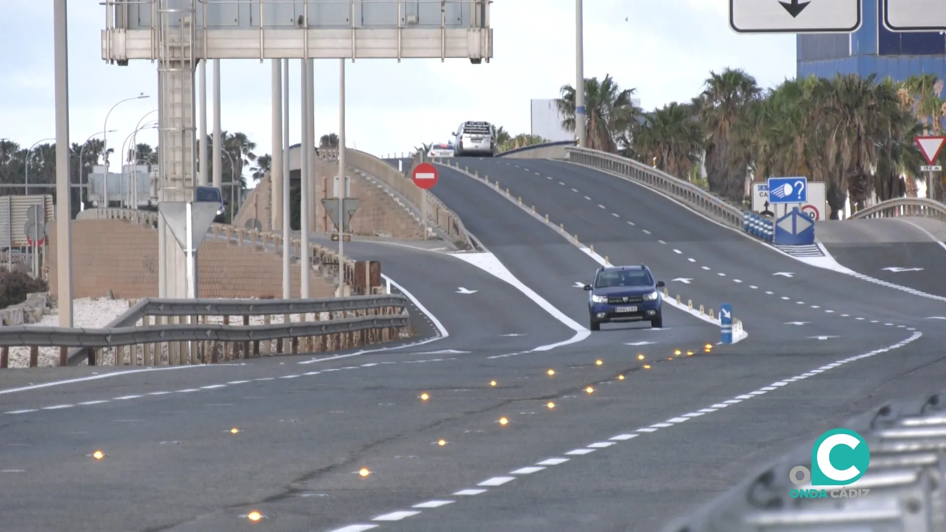 Acceso a Cádiz por el puente Carranza. 