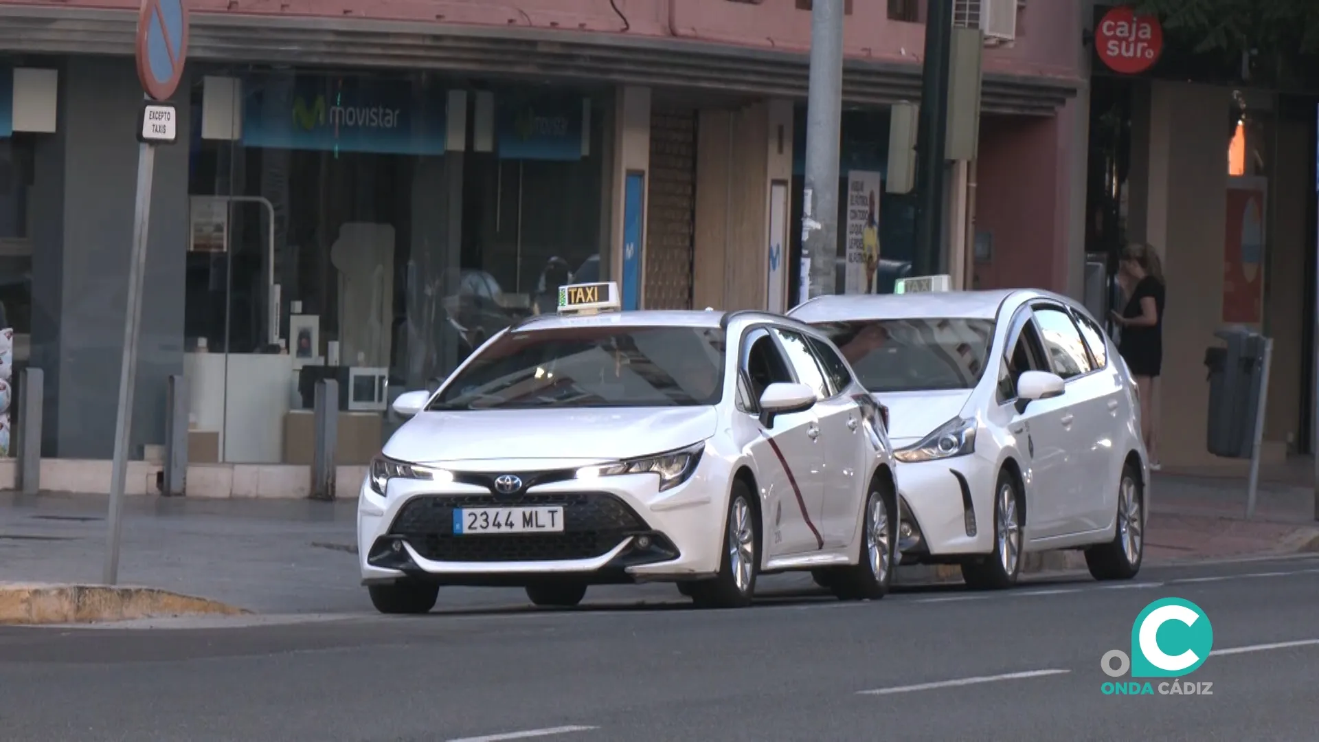 Imagen de una de las paradas de taxi habilitadas en Cádiz capital. 