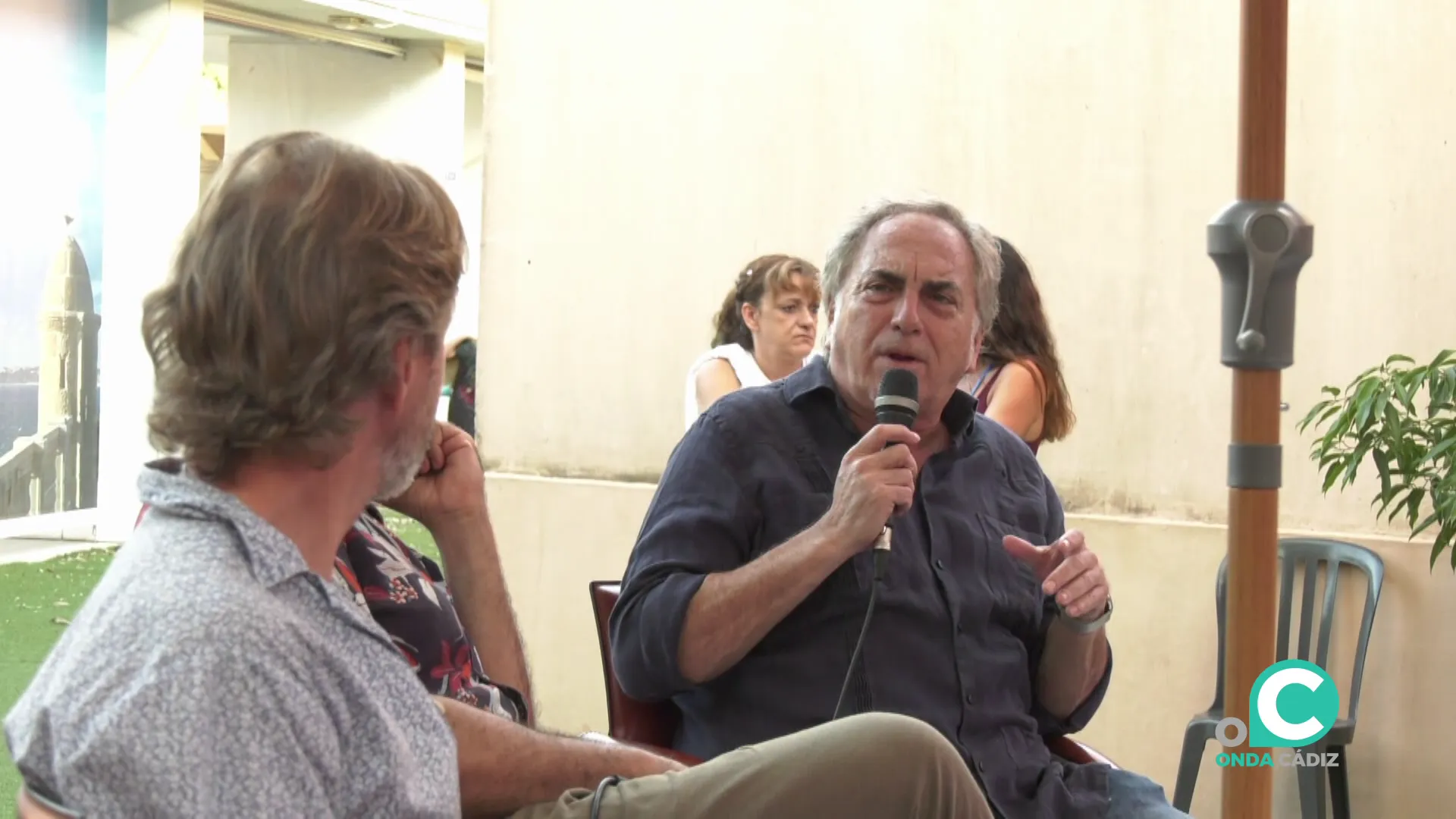 Selu García Cossío durante la presentación de la novela “El mundo es nuestro” 