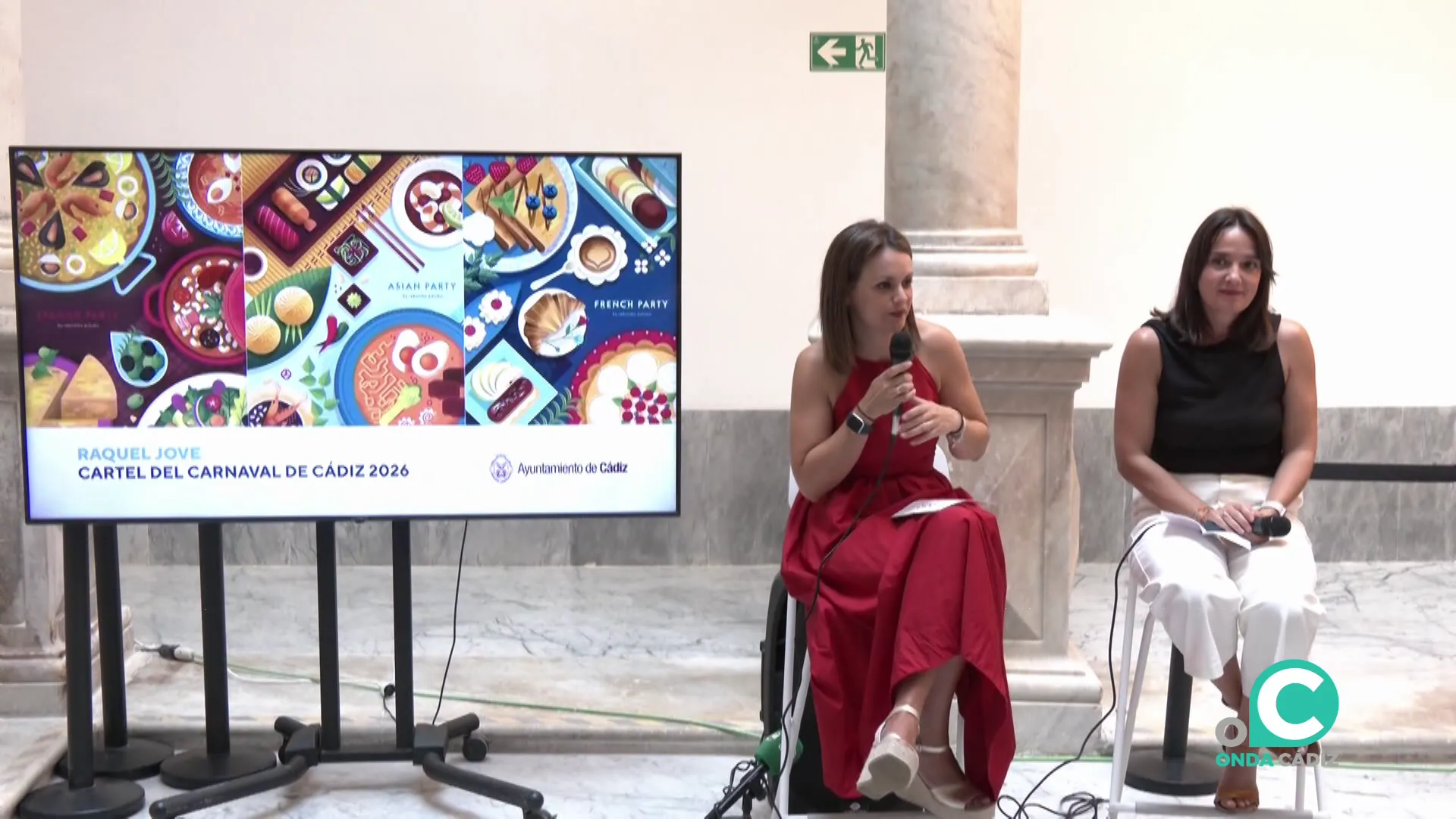 Un momento de la presentacion de la artista en el acto celebrado en la Casa del Carnaval