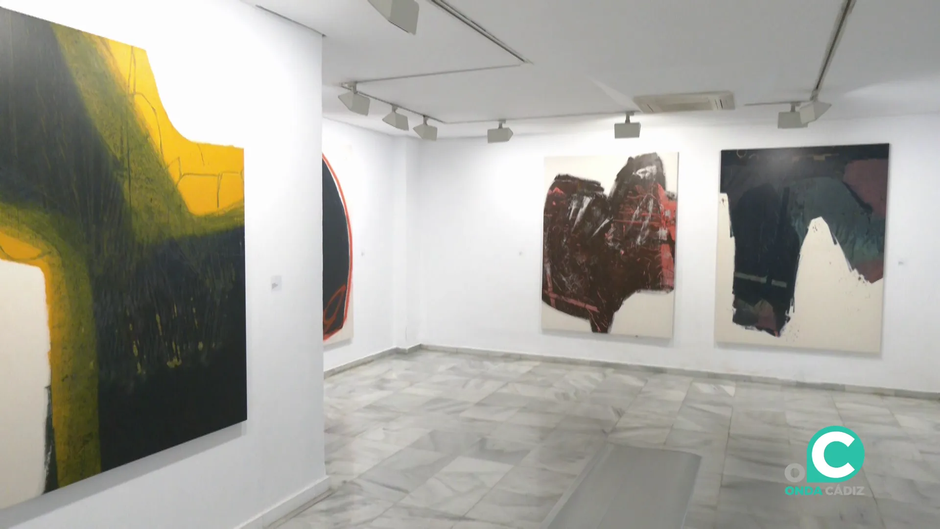 Las obras de la artista emeritense transcurre desde la abstracción a la expresividad de las formas