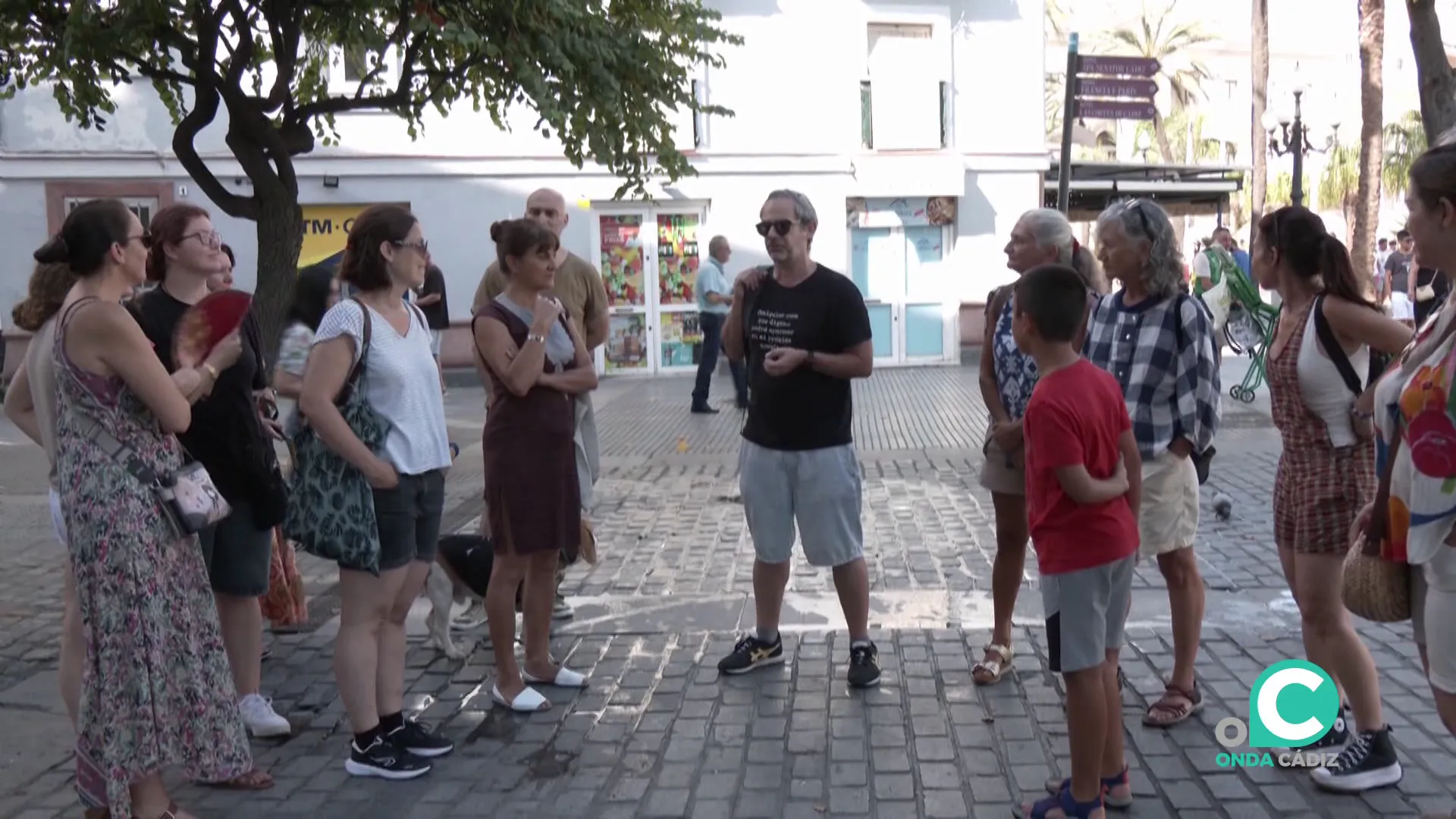 Un momento de la travesía literaria efectuada en la mañana de este viernes