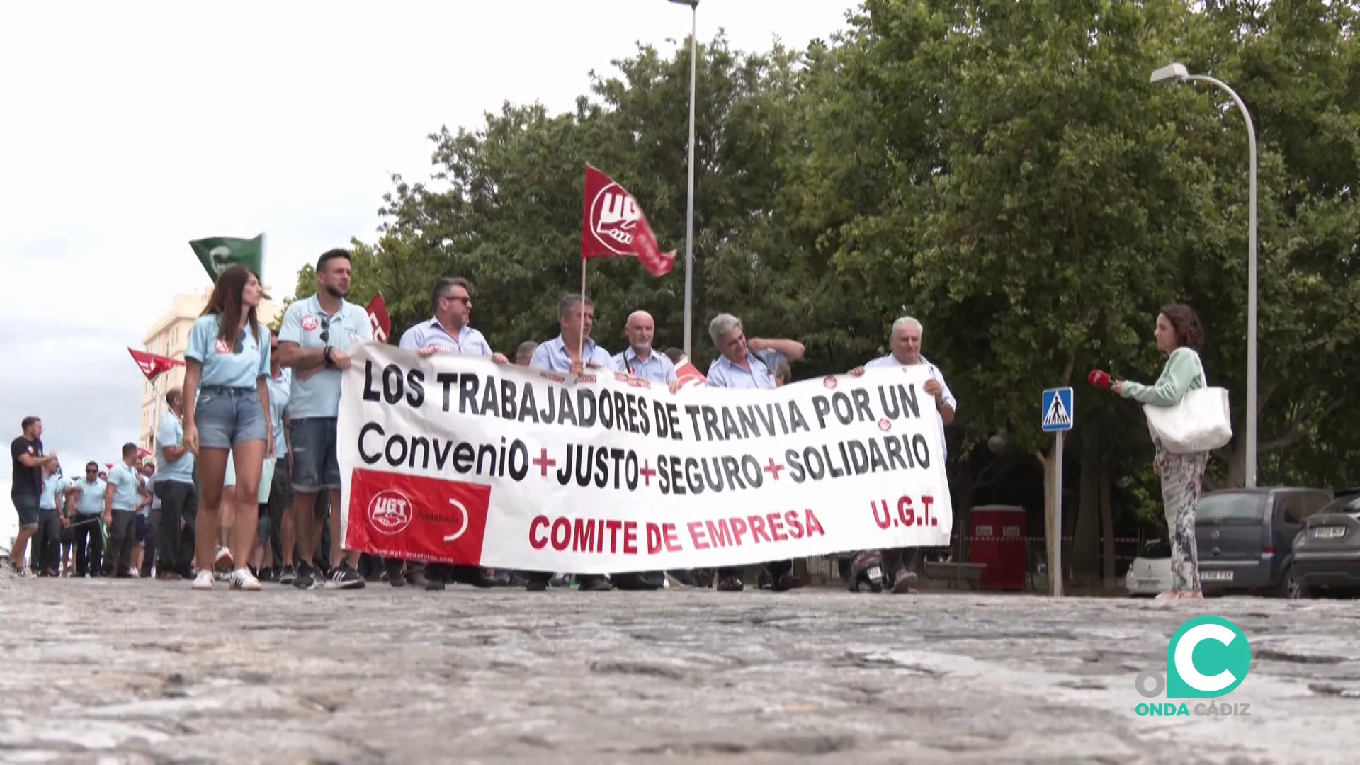 Marcha de los trabajadores este viernes por la capital gaditana.
