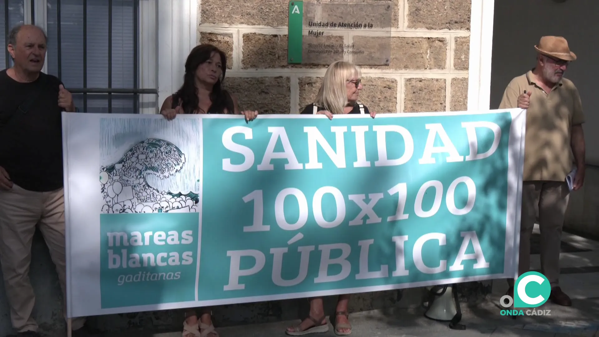 Imagen de la movilización de este lunes ante la sede del Distrito Bahía de Cádiz-La Janda