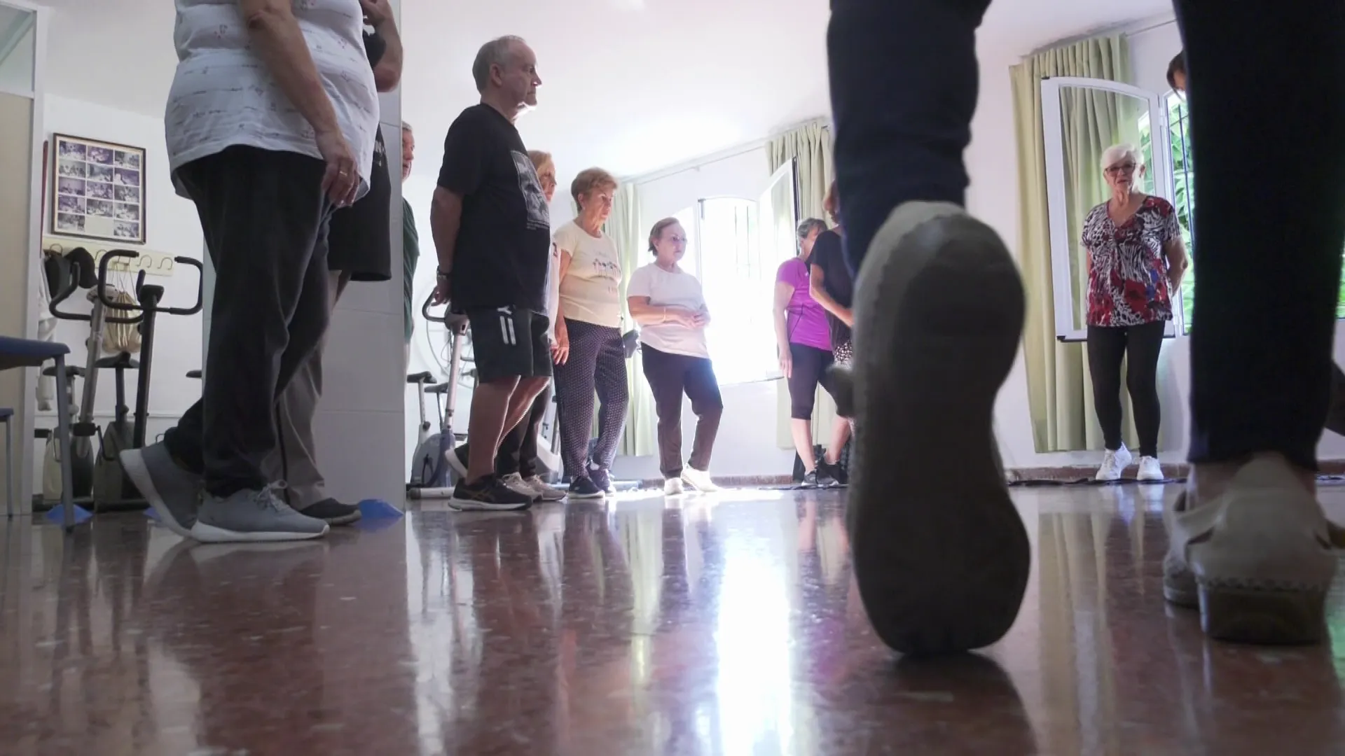 Mayores ejercitándose en una imagen de archivo