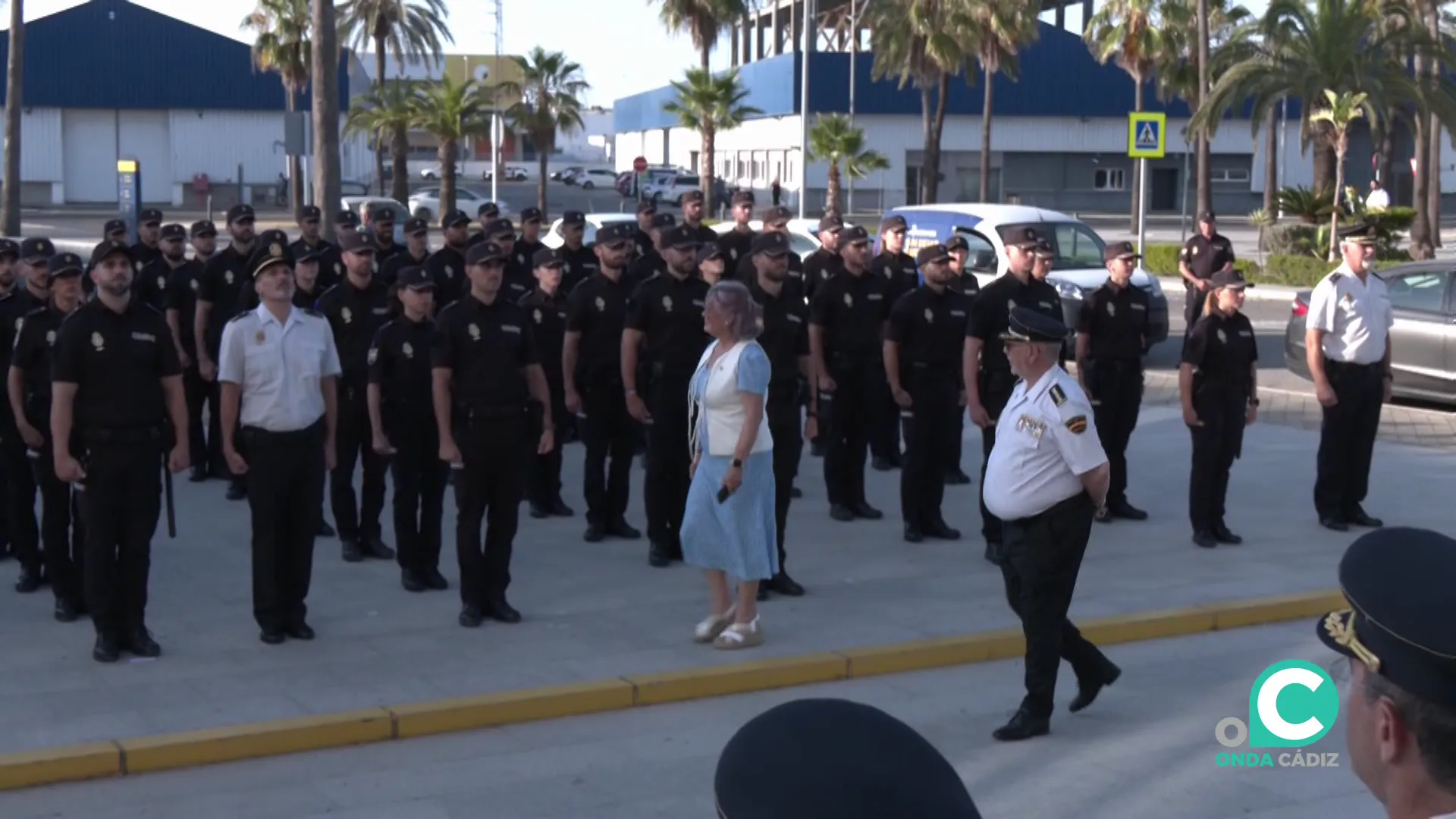 La subdelegada pasa revista a la formación de agentes en la mañana de este martes