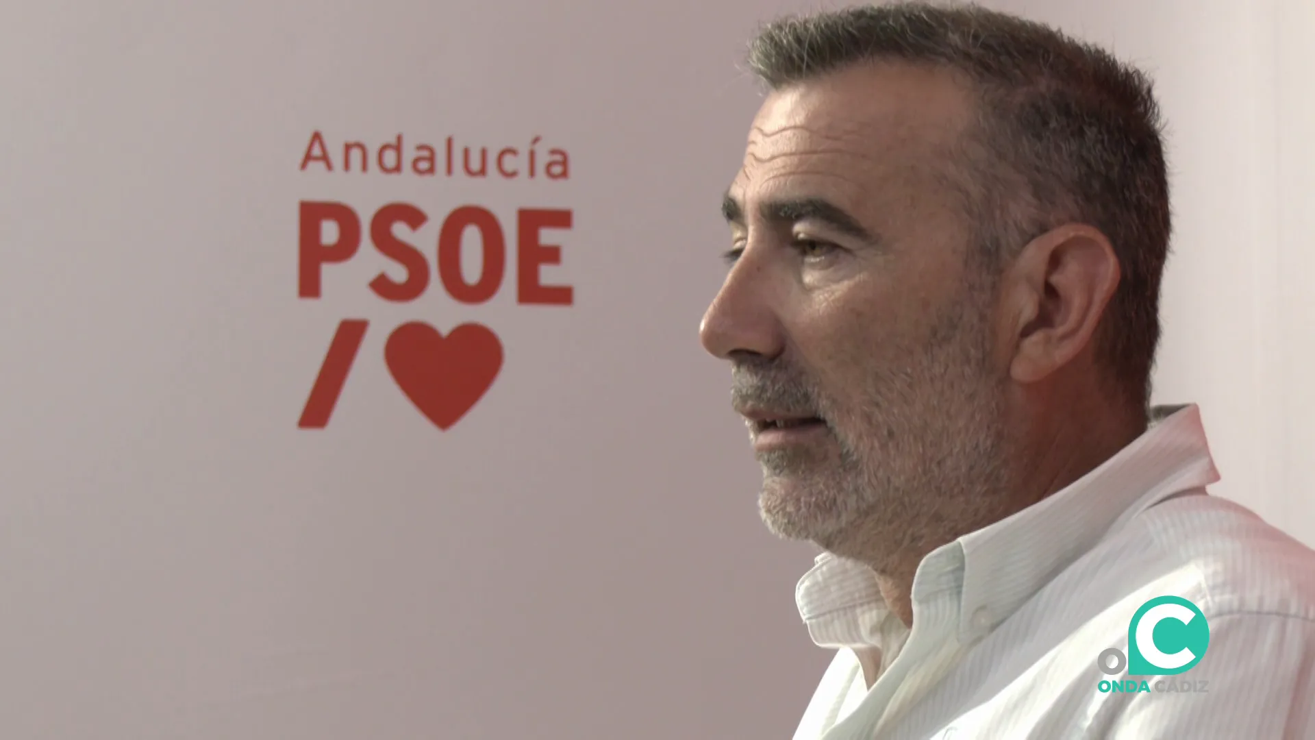 El dirigente socialista durante su intervención en la rueda de prensa de este martes