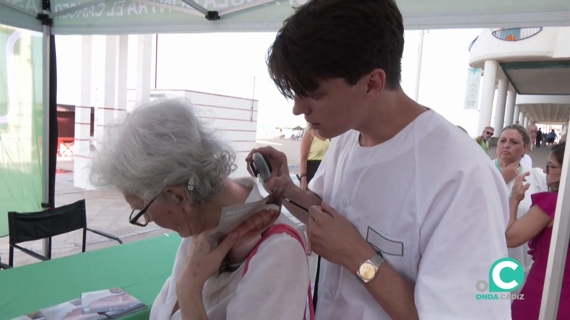 Una de las revisiones de piel que se han efectuado este jueves en el marco de la inciativa