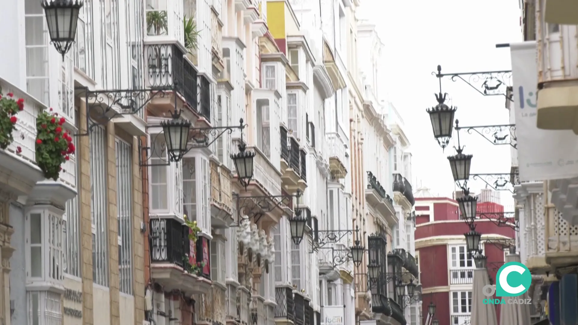 Fachadas de inmuebles del centro de la capital gaditana