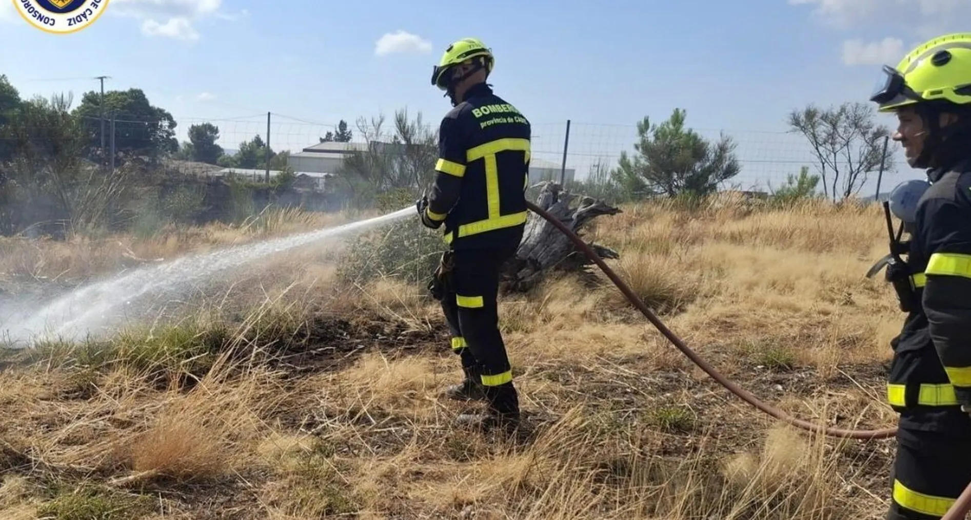 Las labores para sofocar los siniestros en el noroeste de la península continuan