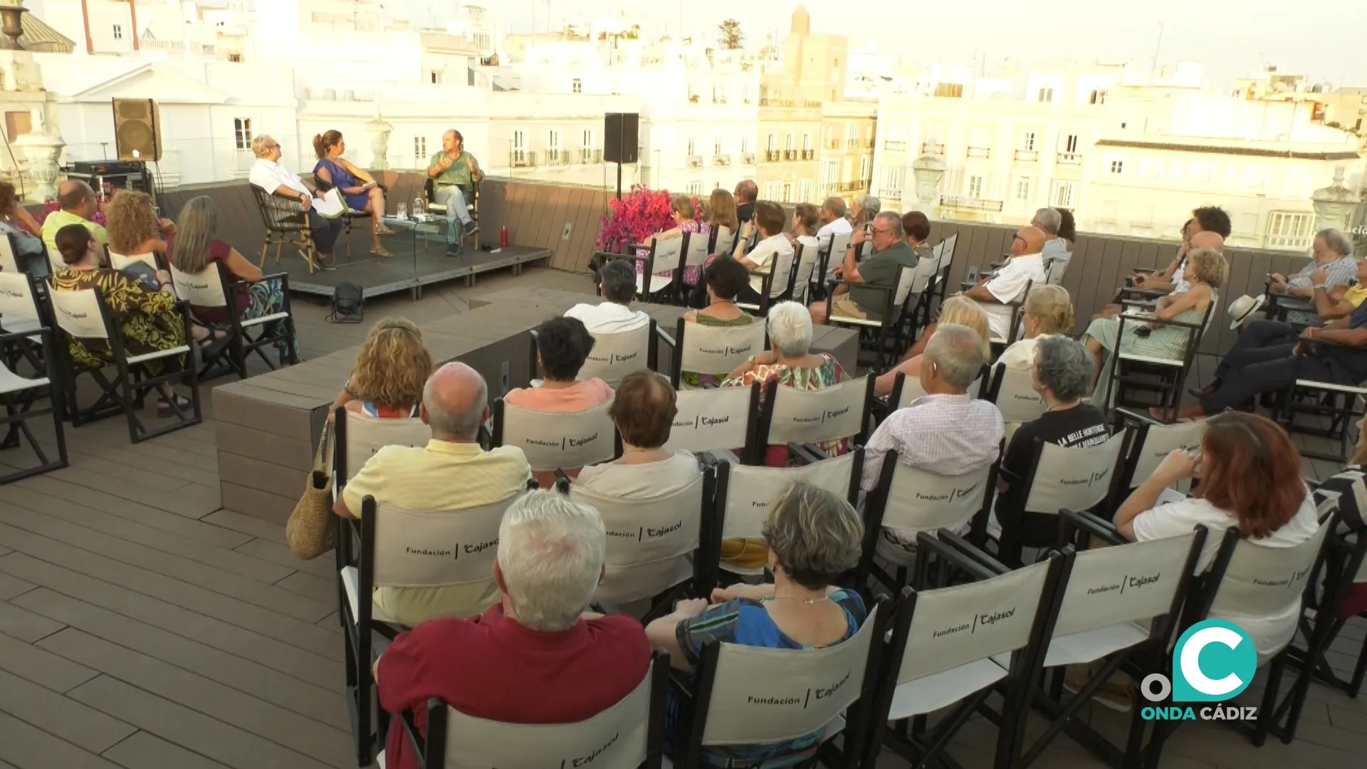 Inauguración del ciclo "Diálogos en la Azotea" en la Fundación Cajasol de Cádiz.