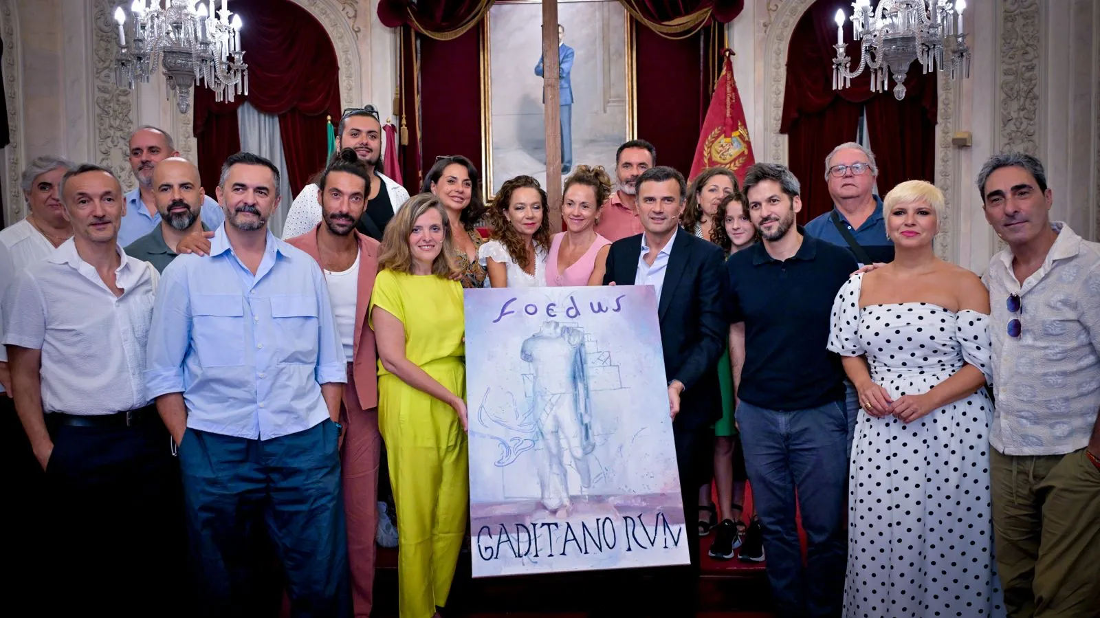 Autoridades y protagonistas con el cartel de la atractiva cita en el acto de presentación