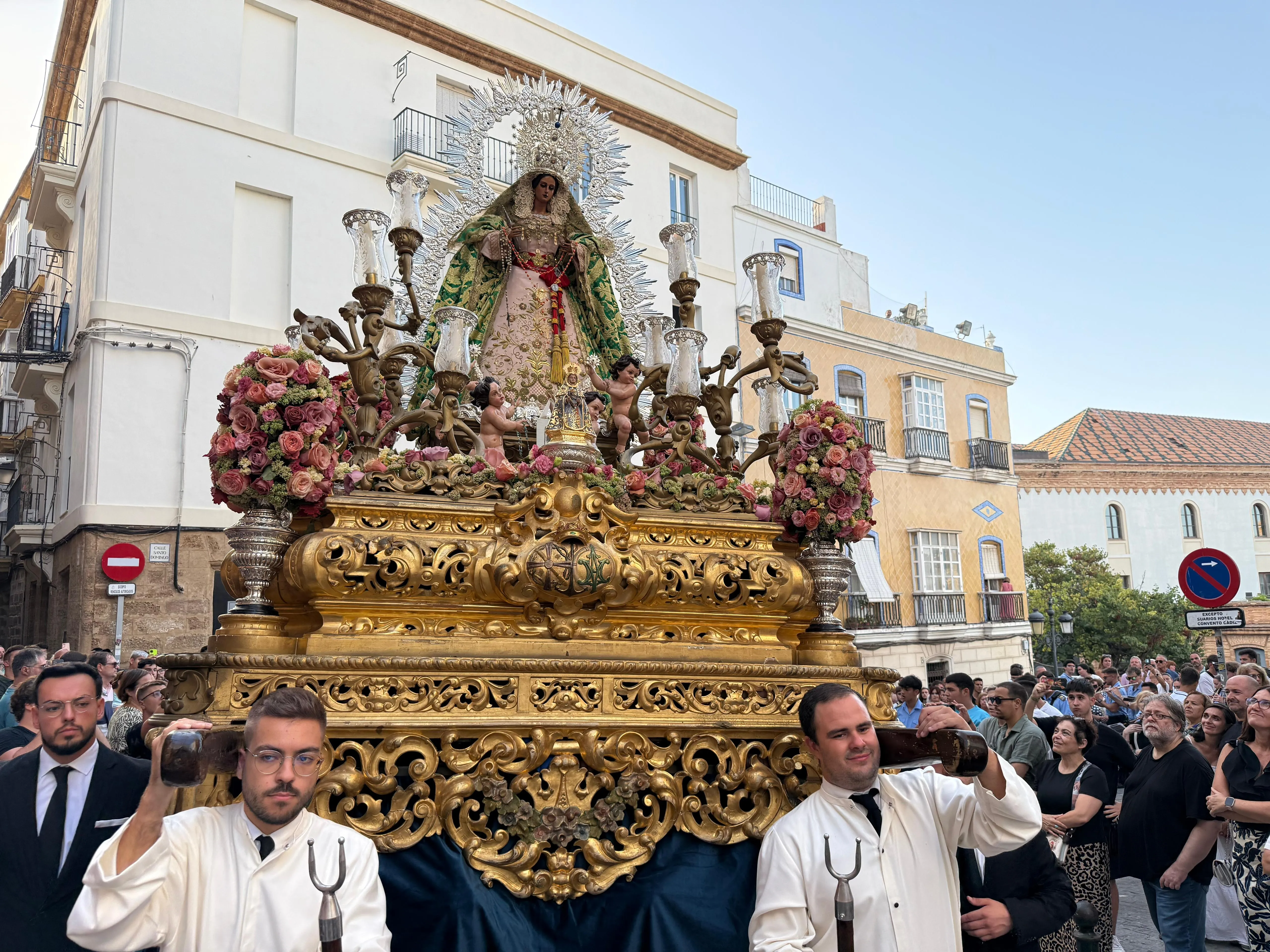 La Virgen del Amor Hermoso a su paso por Santo Domingo