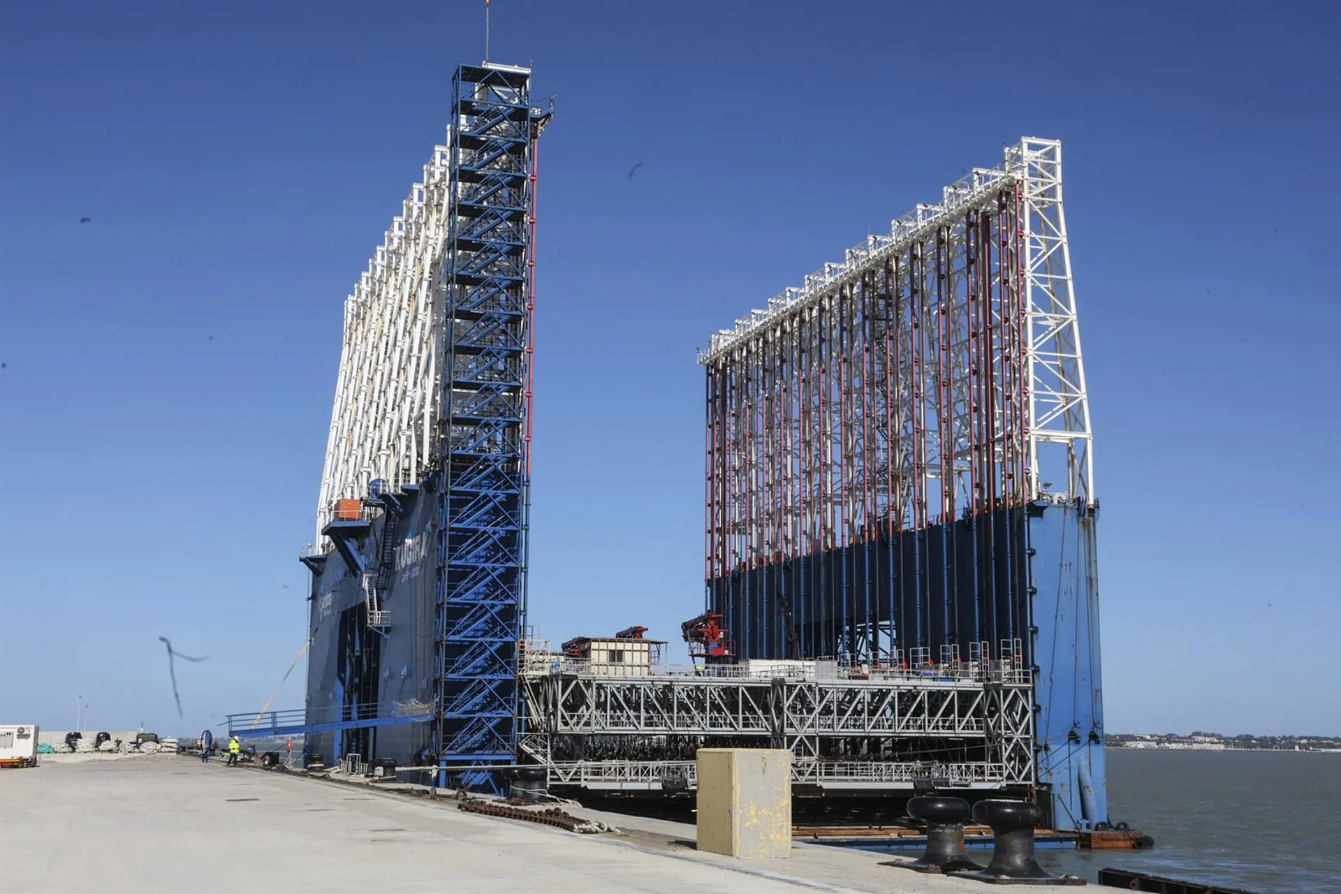 Obras de construcción de la fase II de la Nueva Terminal de Contenedores del Puerto de la Bahía de Cádiz.