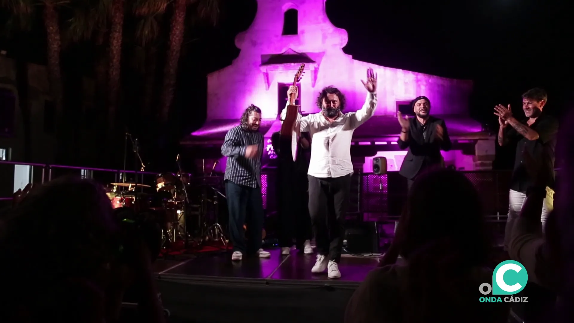 El ex miembro de Ketama recibe la ovación del público que llenó el recinto