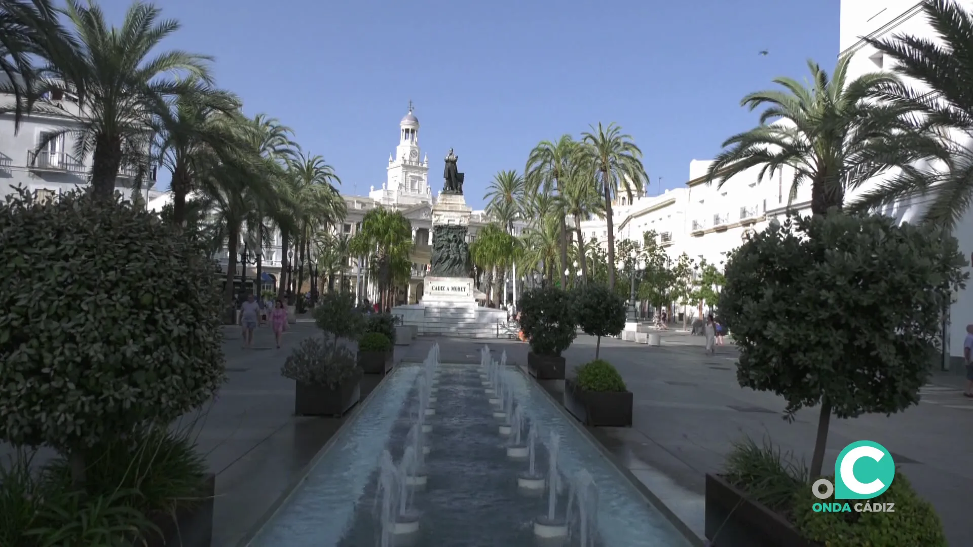 Estatua del historico gaditano en la plaza de San Juan de Dios