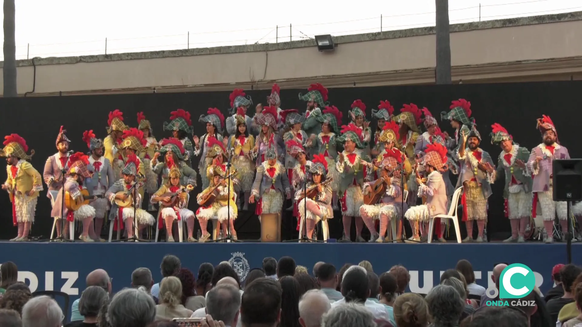 El coro El Gallinero, de los Estudiantes fue el encargado de abrir la cita