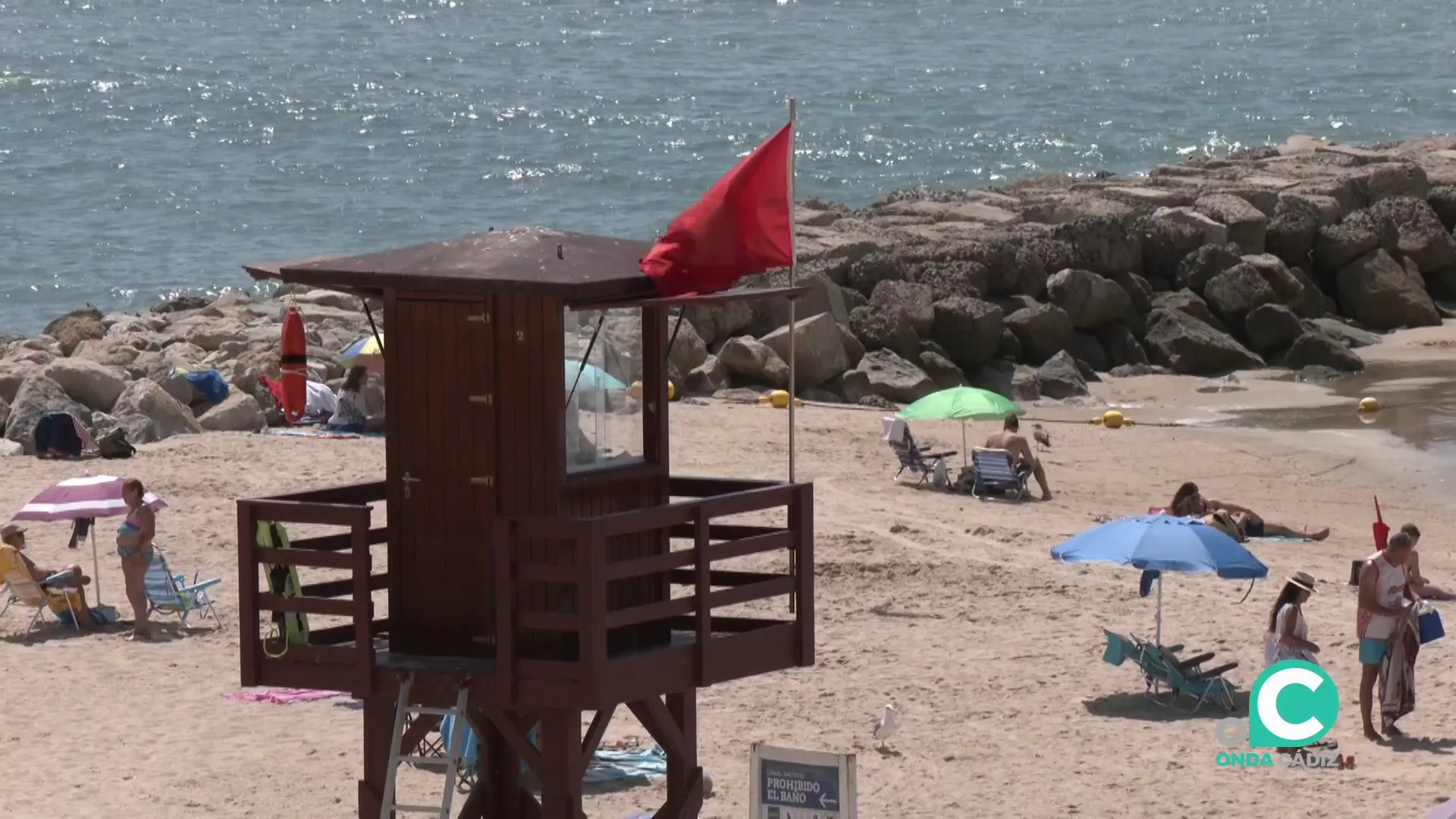 Santa María del Mar en la tarde de este miércoles con la señalización en las torres de vigilancia