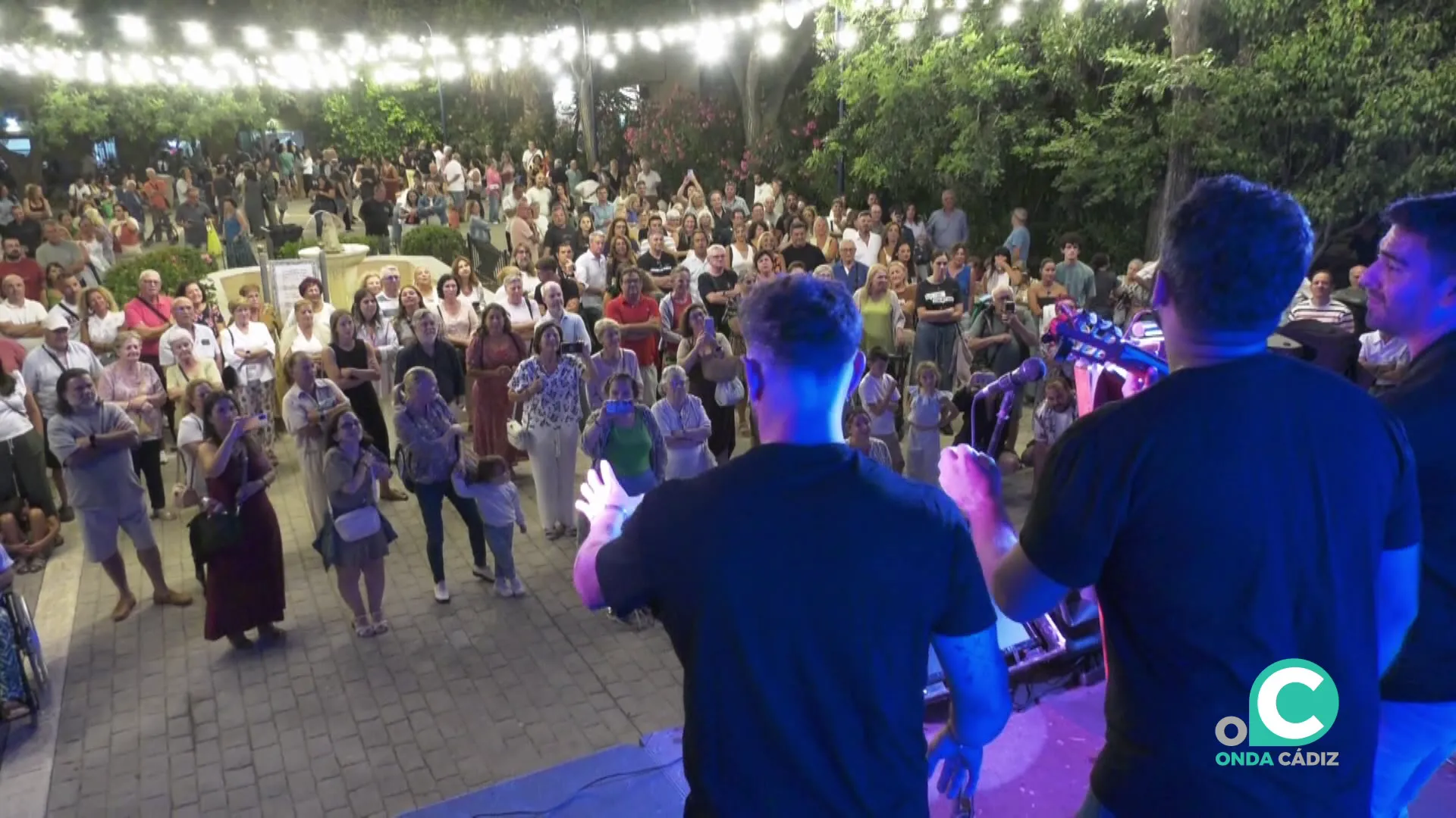 Varias actuaciónes completaron una velada concurrida de público en el singular espacio de extramuros